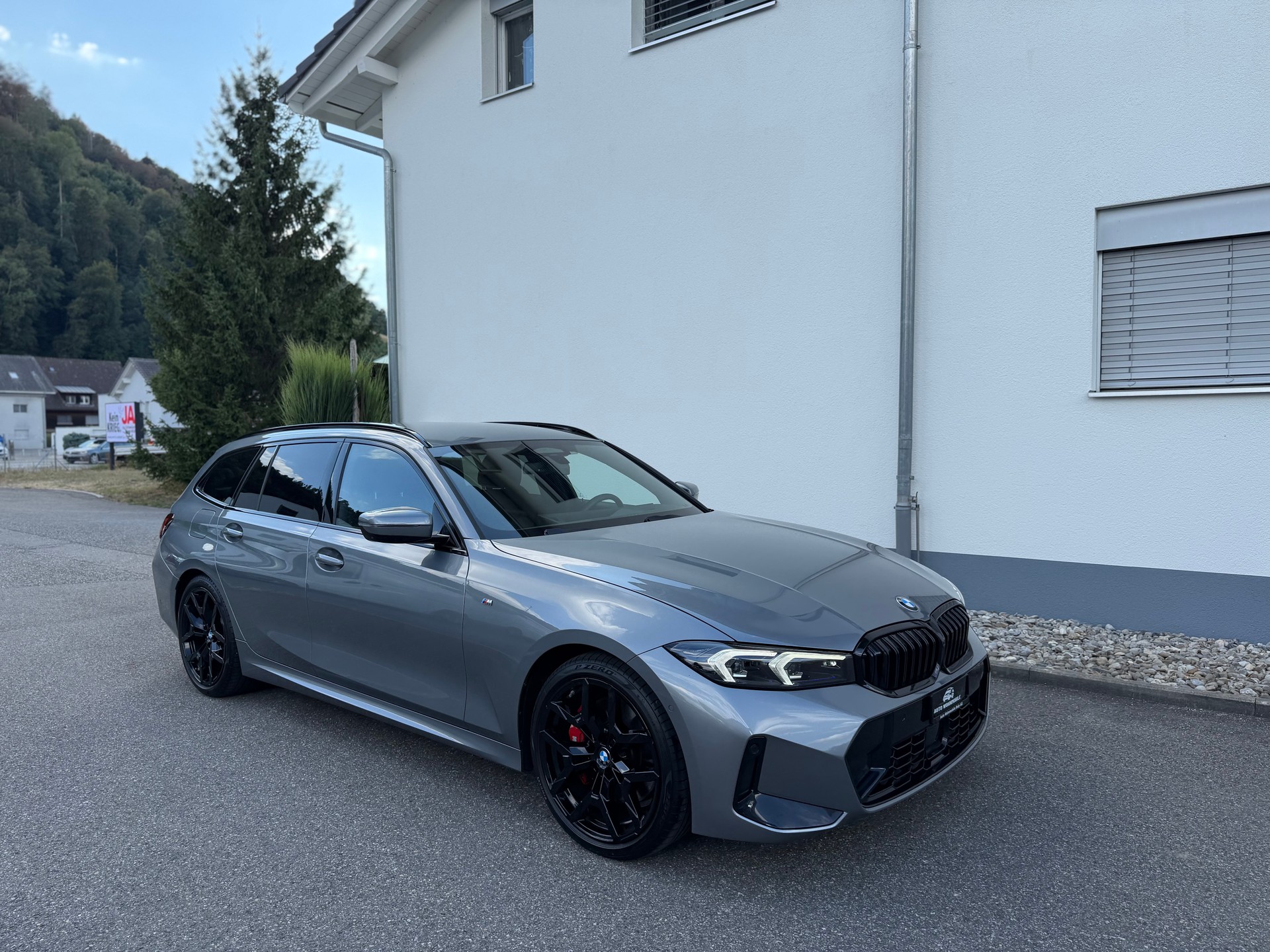 BMW 320d xDrive 48V Touring Steptronic M Sport-image-2