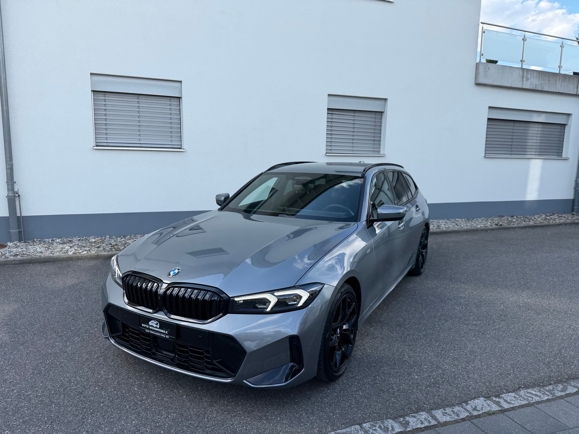 BMW 320d xDrive 48V Touring Steptronic M Sport-image-9