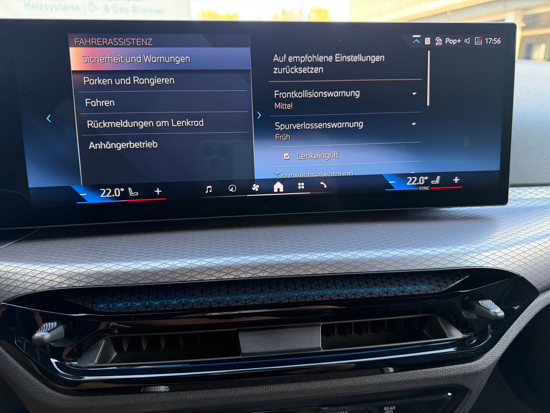 BMW 320d xDrive 48V Touring Steptronic M Sport-image-24