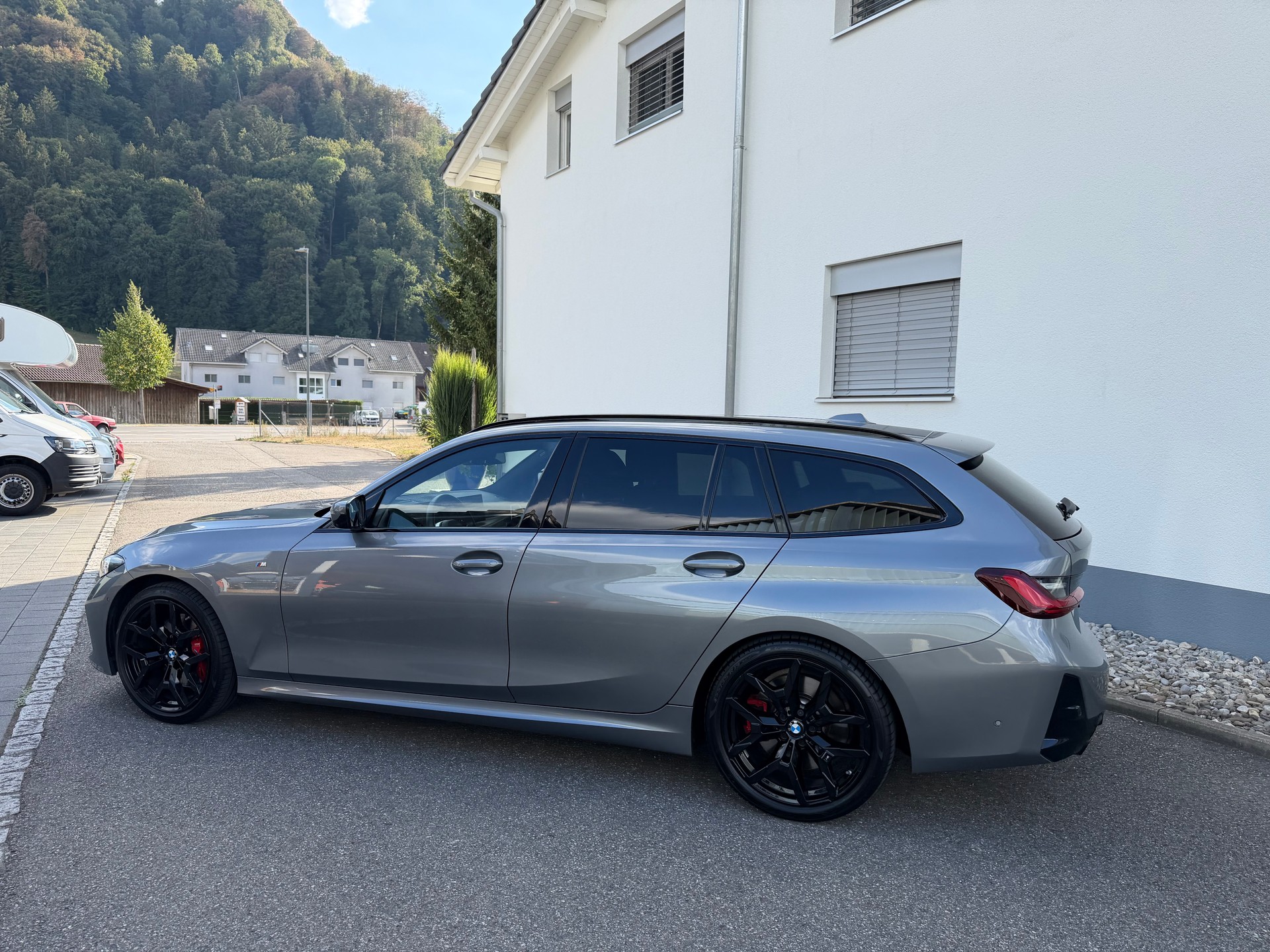 BMW 320d xDrive 48V Touring Steptronic M Sport-image-12