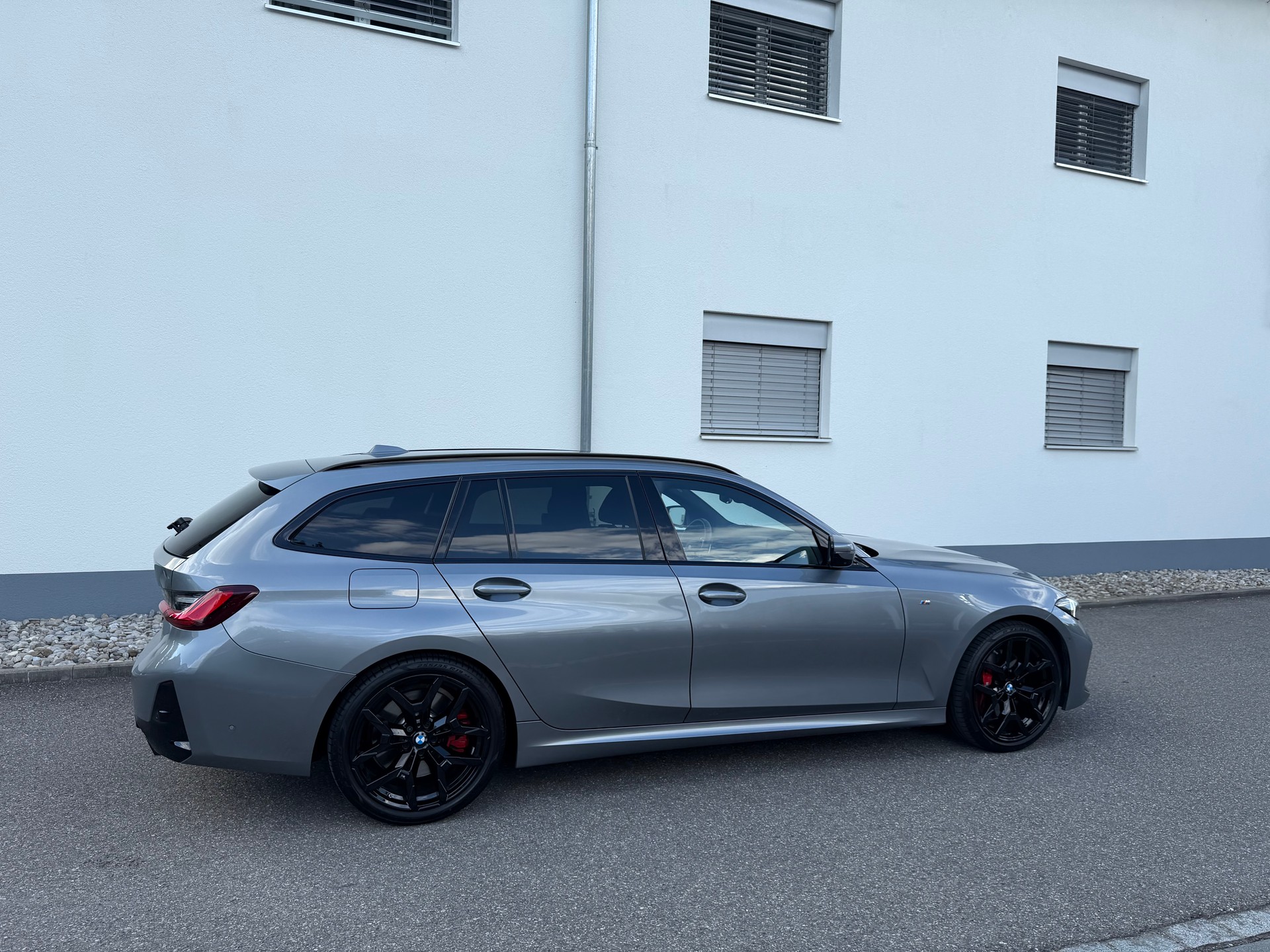 BMW 320d xDrive 48V Touring Steptronic M Sport-image-4