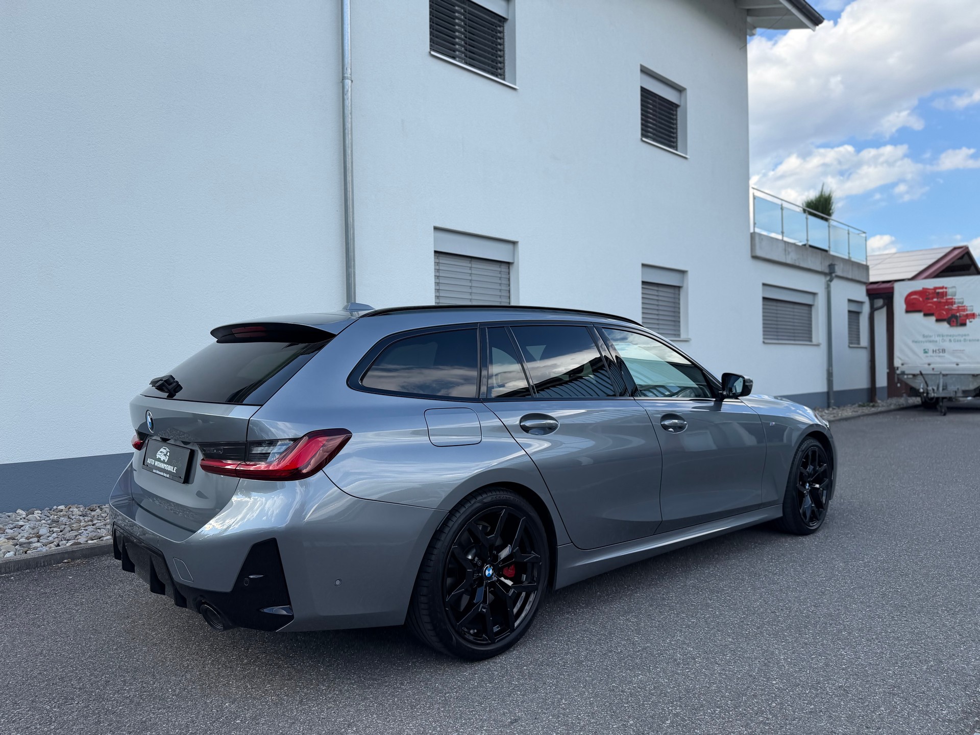 BMW 320d xDrive 48V Touring Steptronic M Sport-image-5