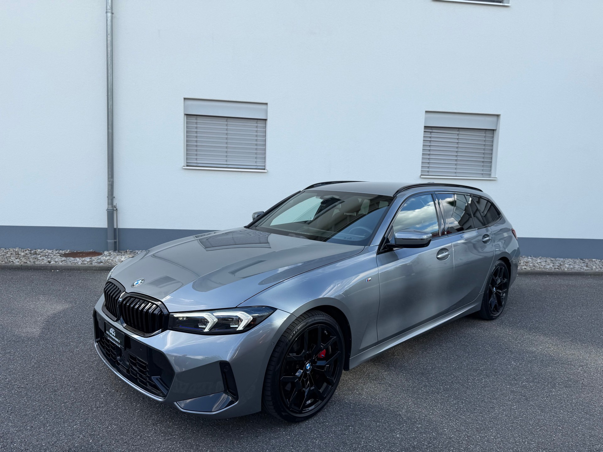 BMW 320d xDrive 48V Touring Steptronic M Sport-image-10