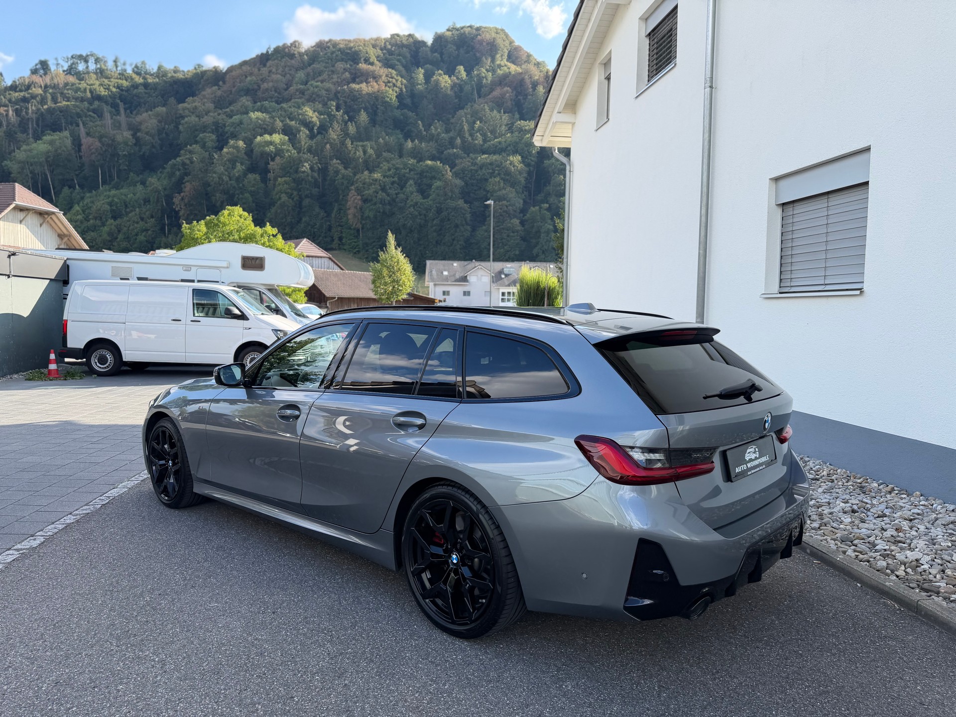 BMW 320d xDrive 48V Touring Steptronic M Sport-image-13