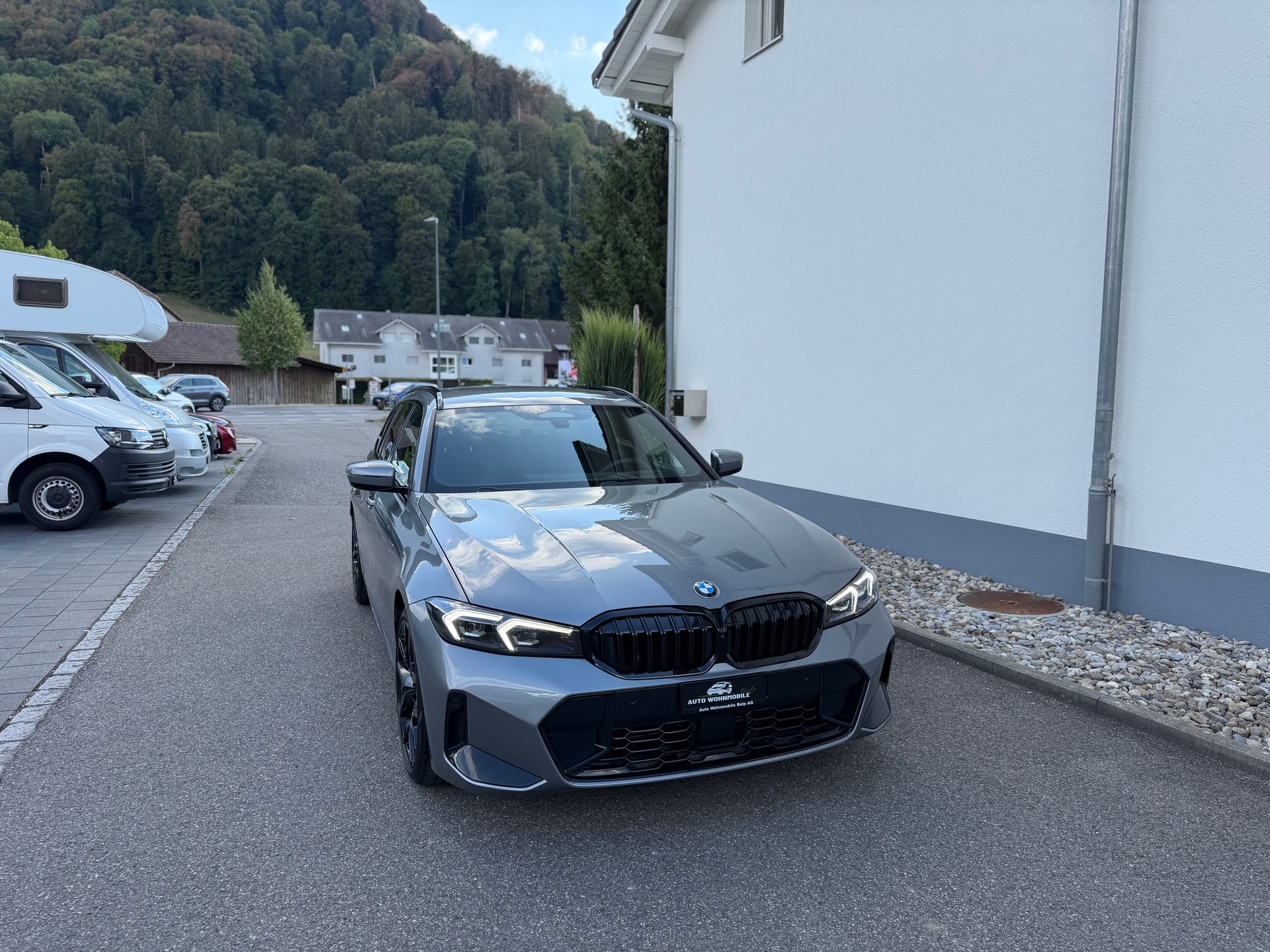 BMW 320d xDrive 48V Touring Steptronic M Sport-image-0