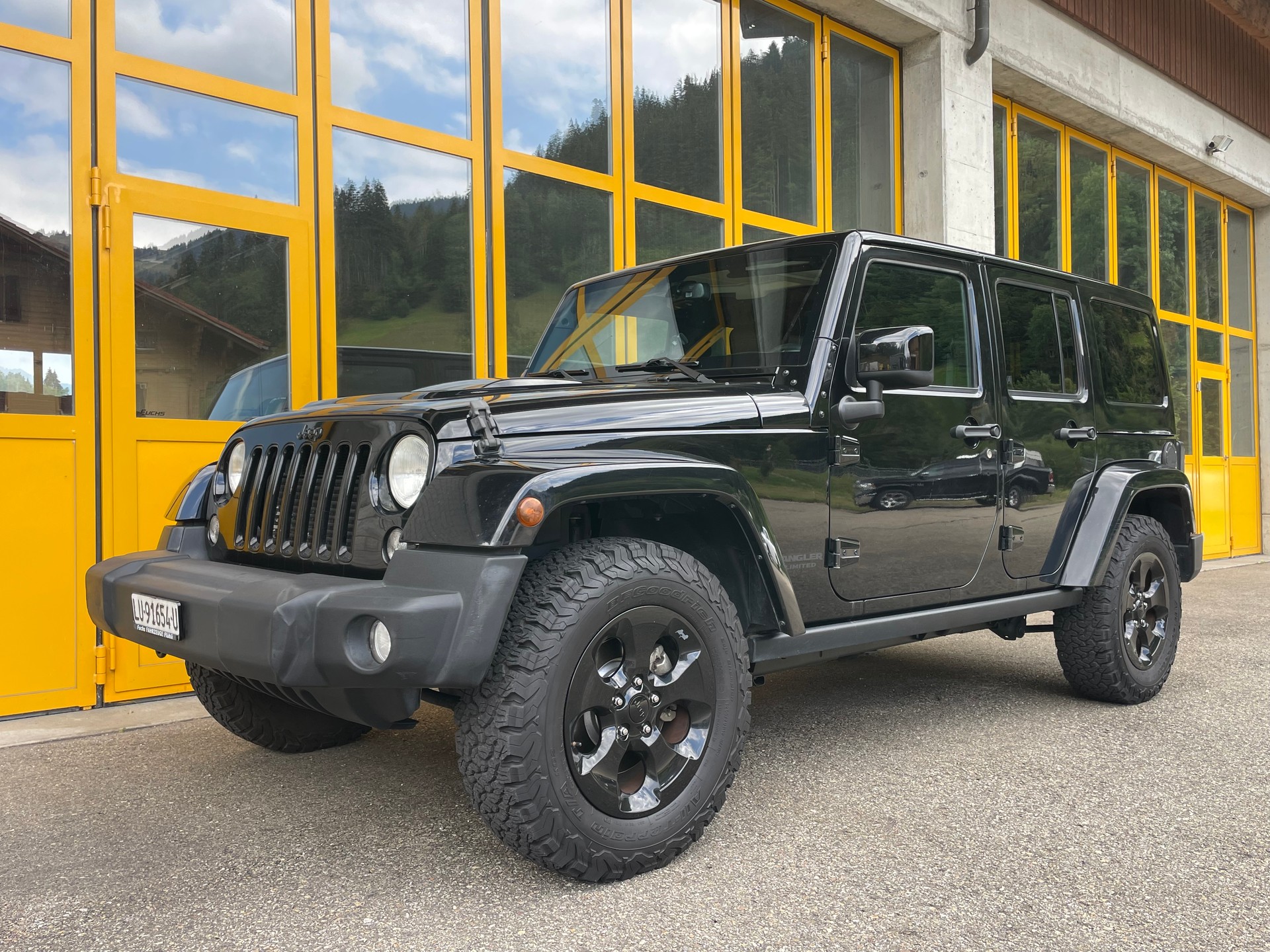 JEEP Wrangler 2.8CRD Unlimited Black Edition II Aut.-image-0