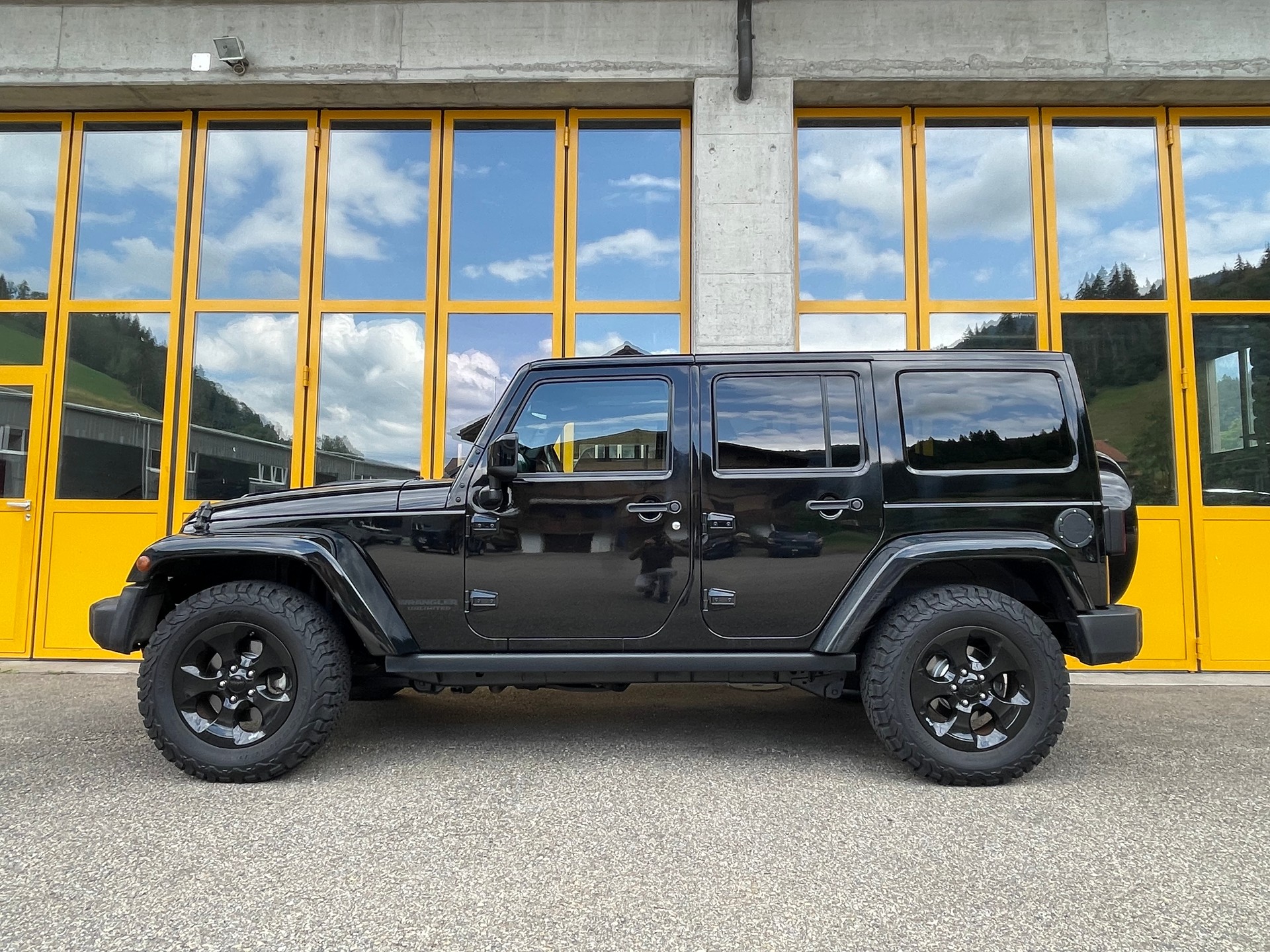 JEEP Wrangler 2.8CRD Unlimited Black Edition II Aut.-image-2