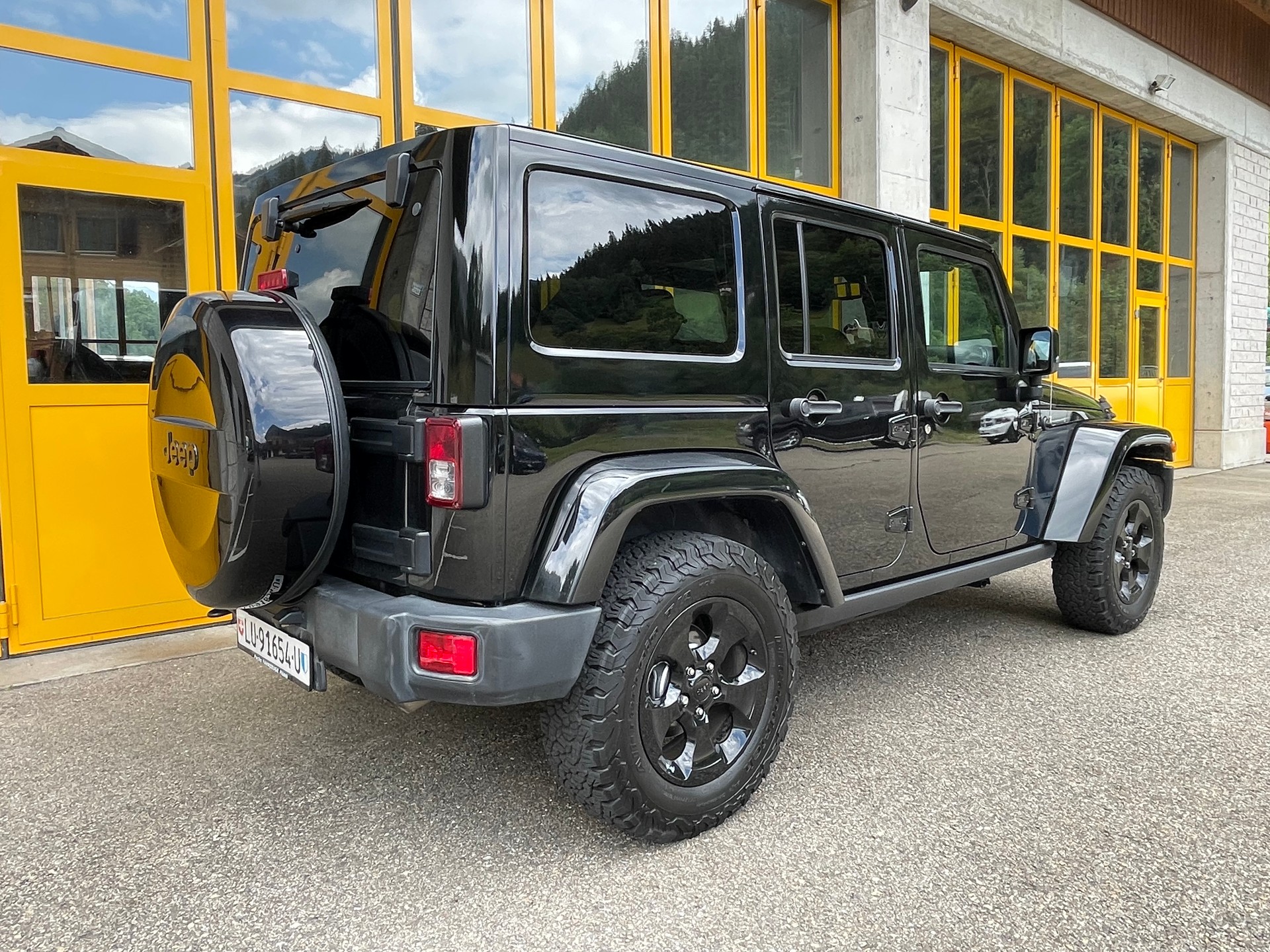 JEEP Wrangler 2.8CRD Unlimited Black Edition II Aut.-image-4