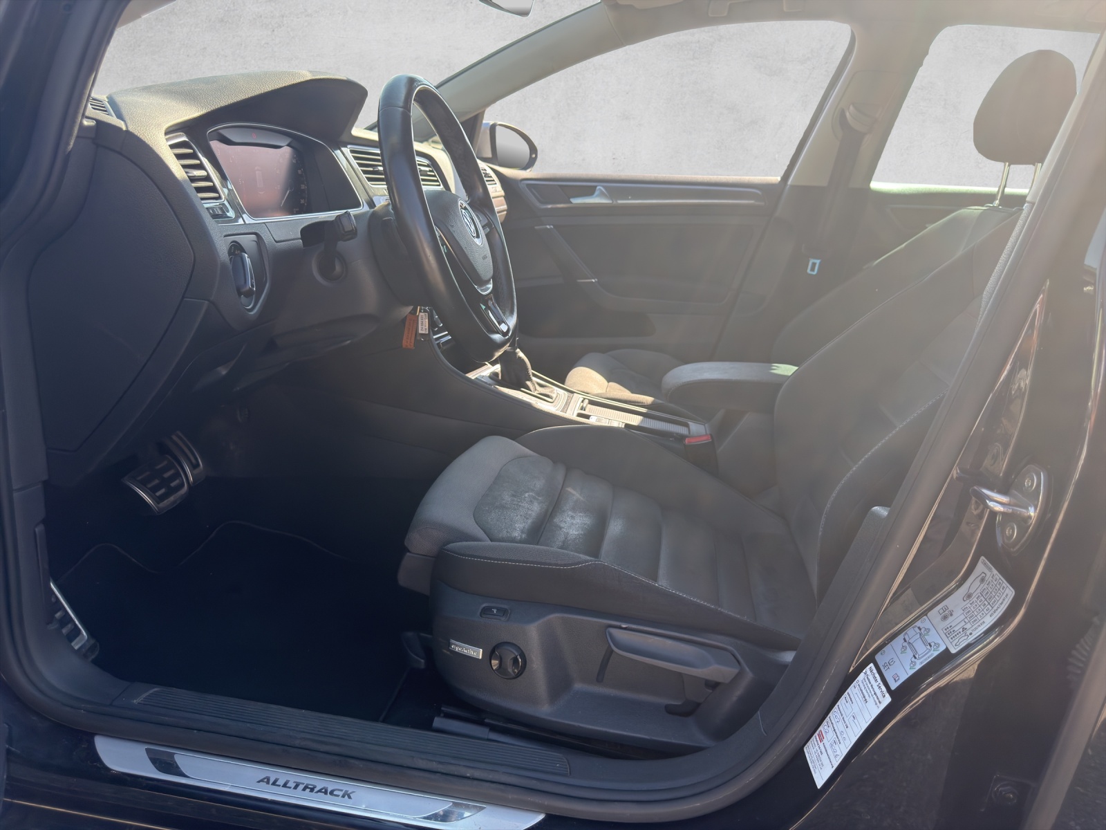 VW Golf 2.0 TDI Alltrack 4Motion DSG-image-9