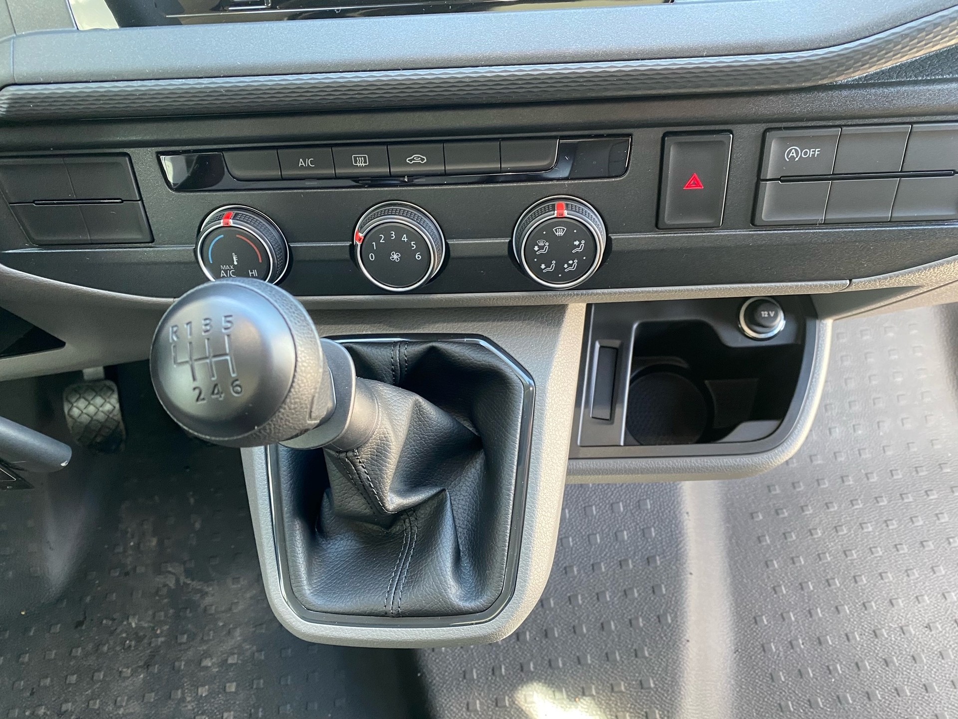 VW T6.1 2.0 TDI 4Motion-image-13