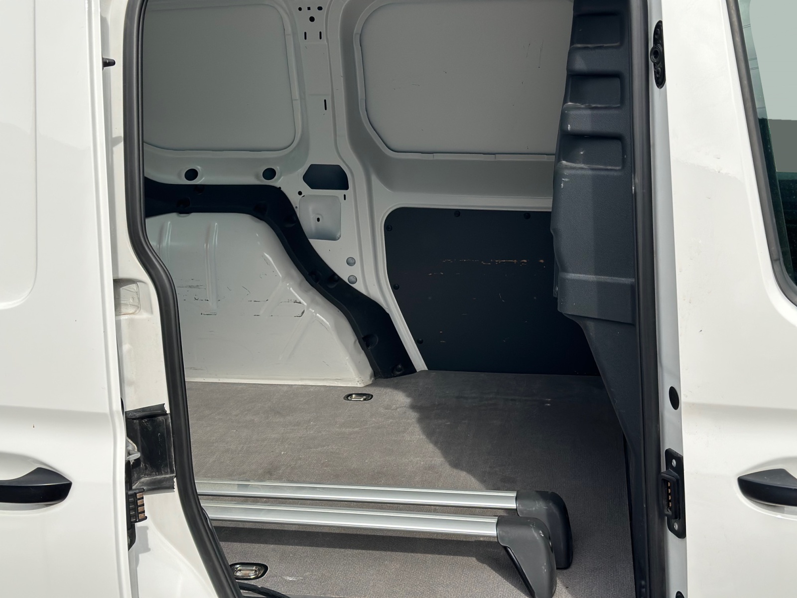 VW Caddy Cargo 2.0TDI 4Motion-image-11