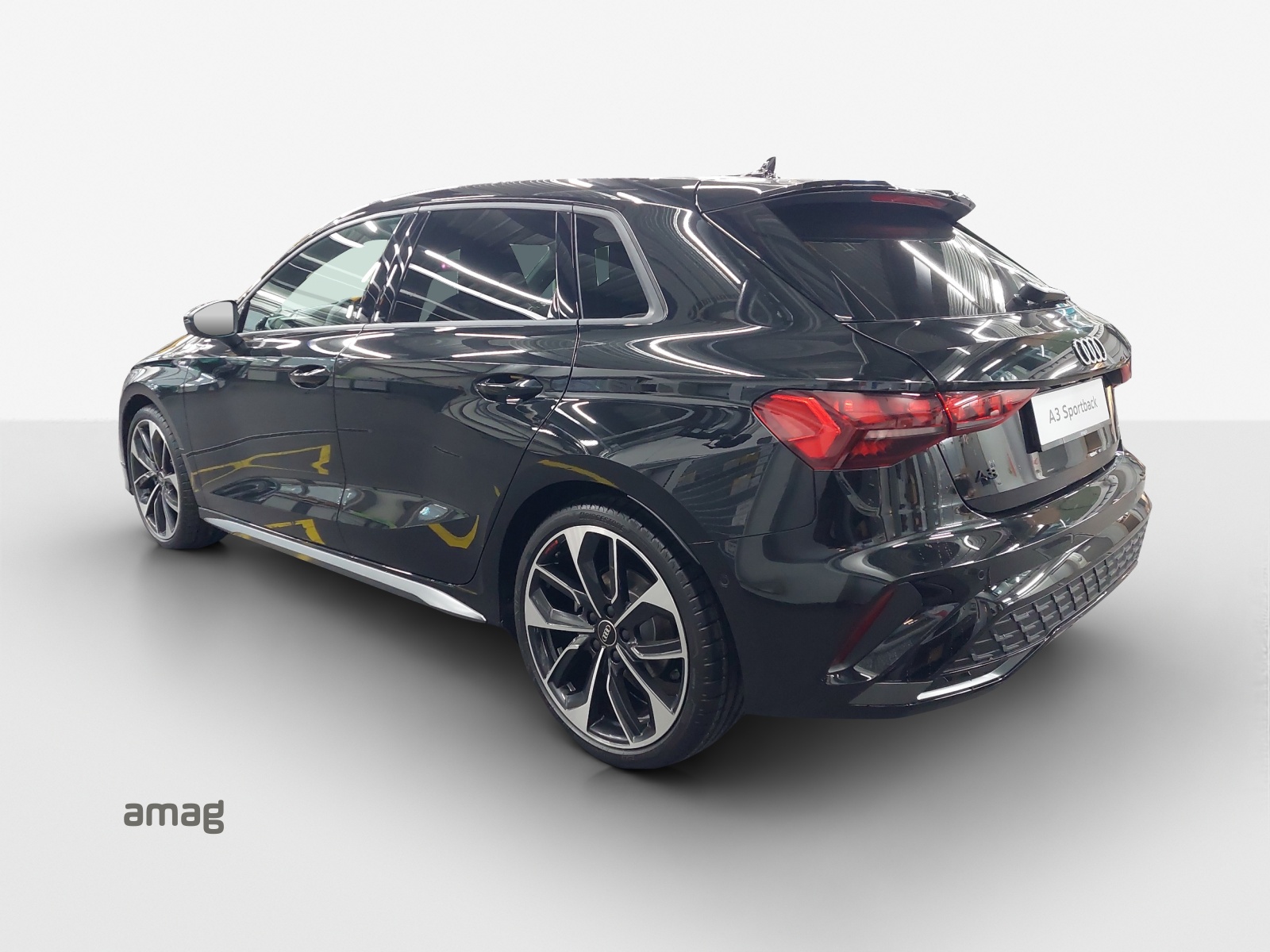 AUDI A3 Sportback TFSI 110 kW S line Attraction S tronic-image-2