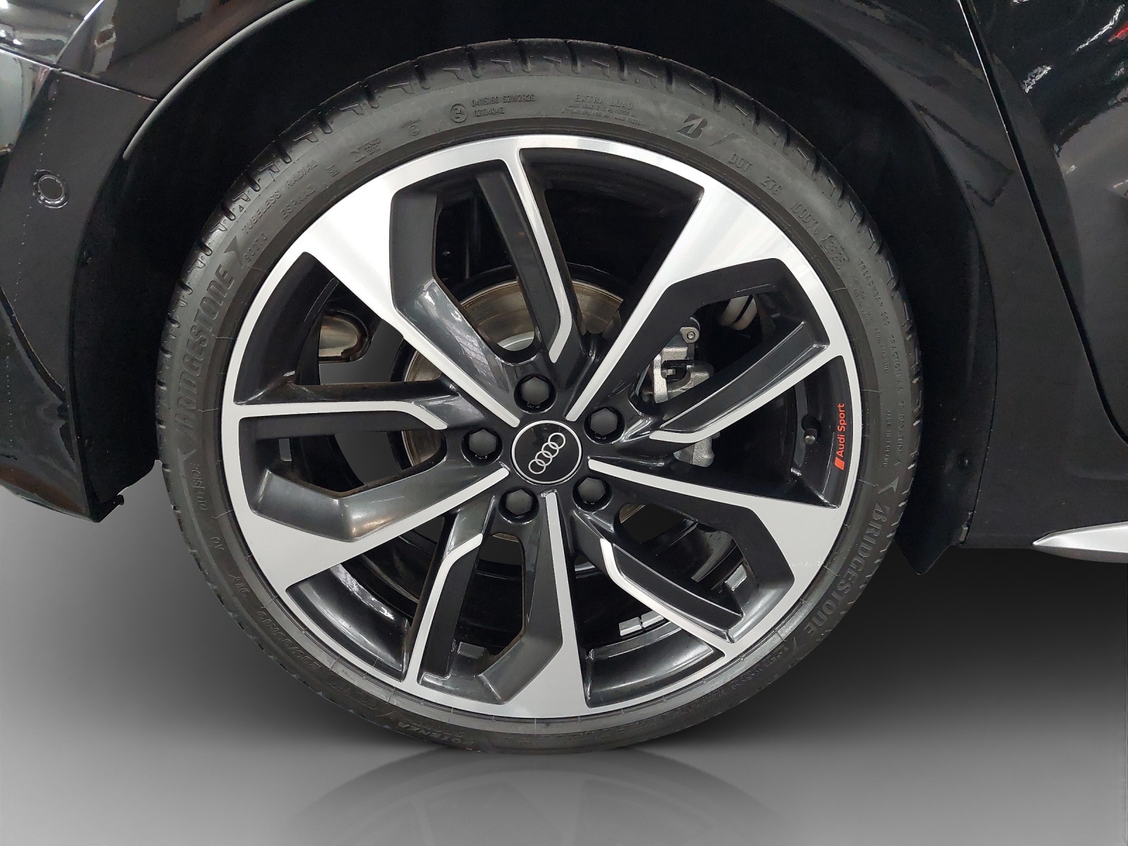 AUDI A3 Sportback TFSI 110 kW S line Attraction S tronic-image-13