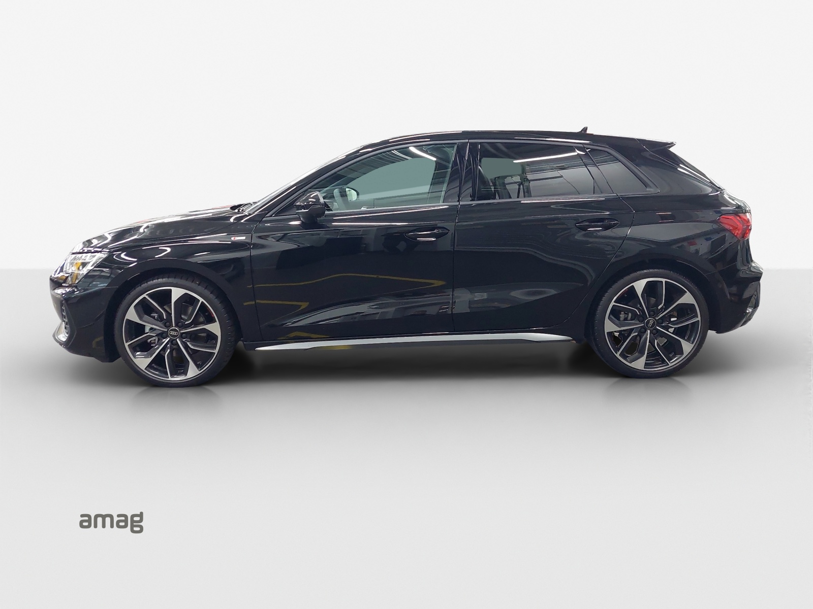 AUDI A3 Sportback TFSI 110 kW S line Attraction S tronic-image-1