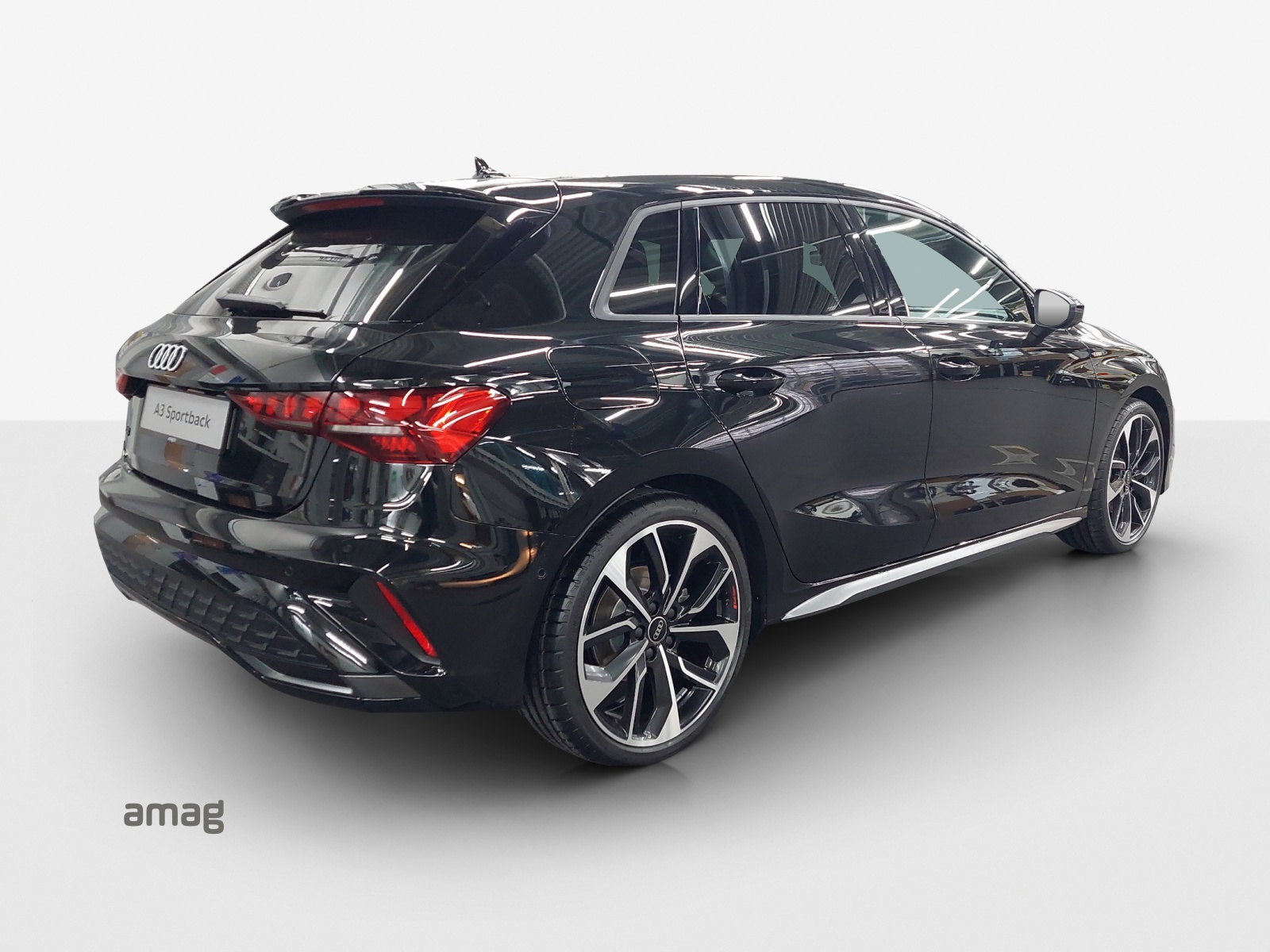 AUDI A3 Sportback TFSI 110 kW S line Attraction S tronic-image-4