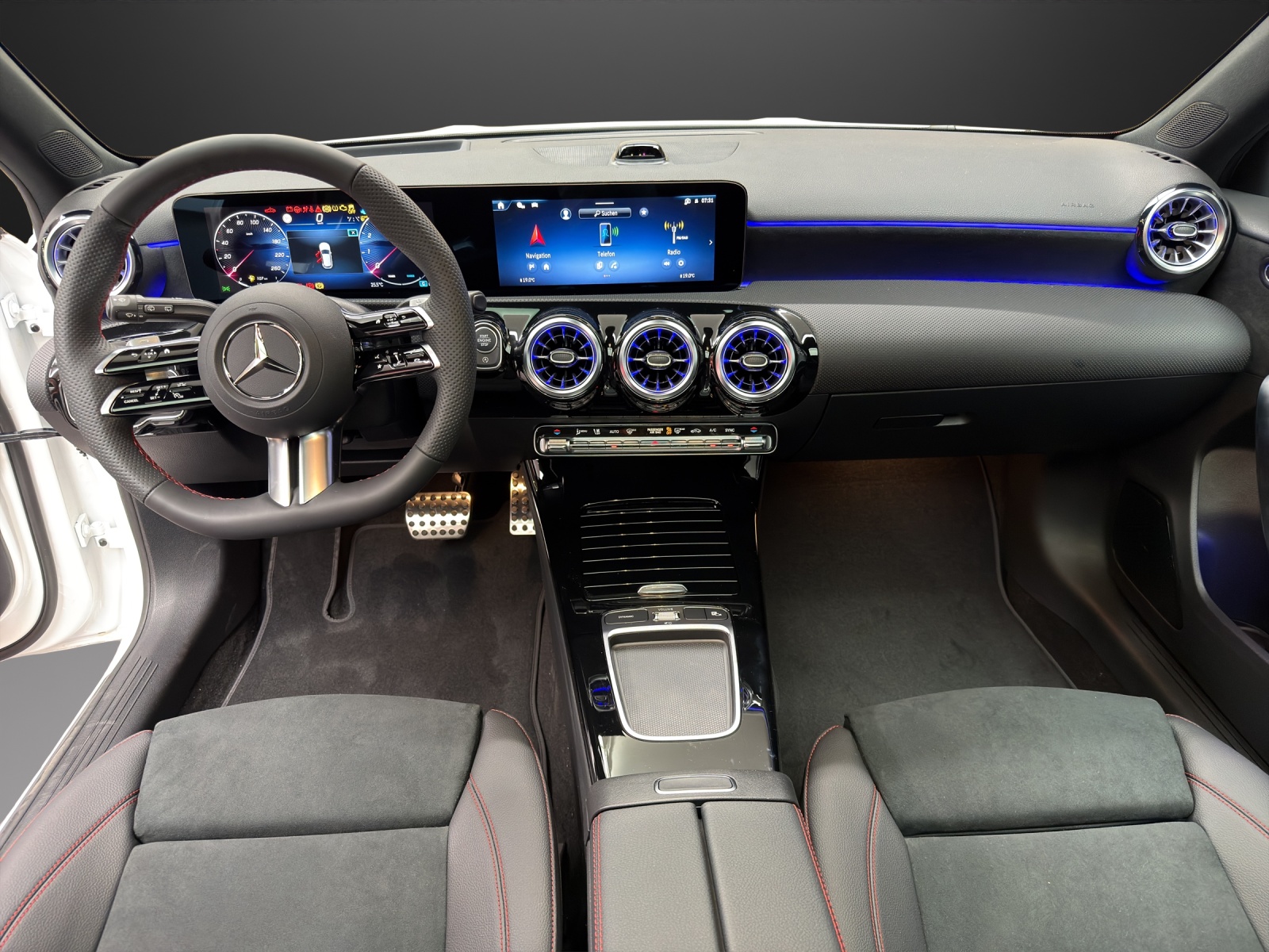 MERCEDES-BENZ A 200 Kompaktlimousine Night Star-image-6