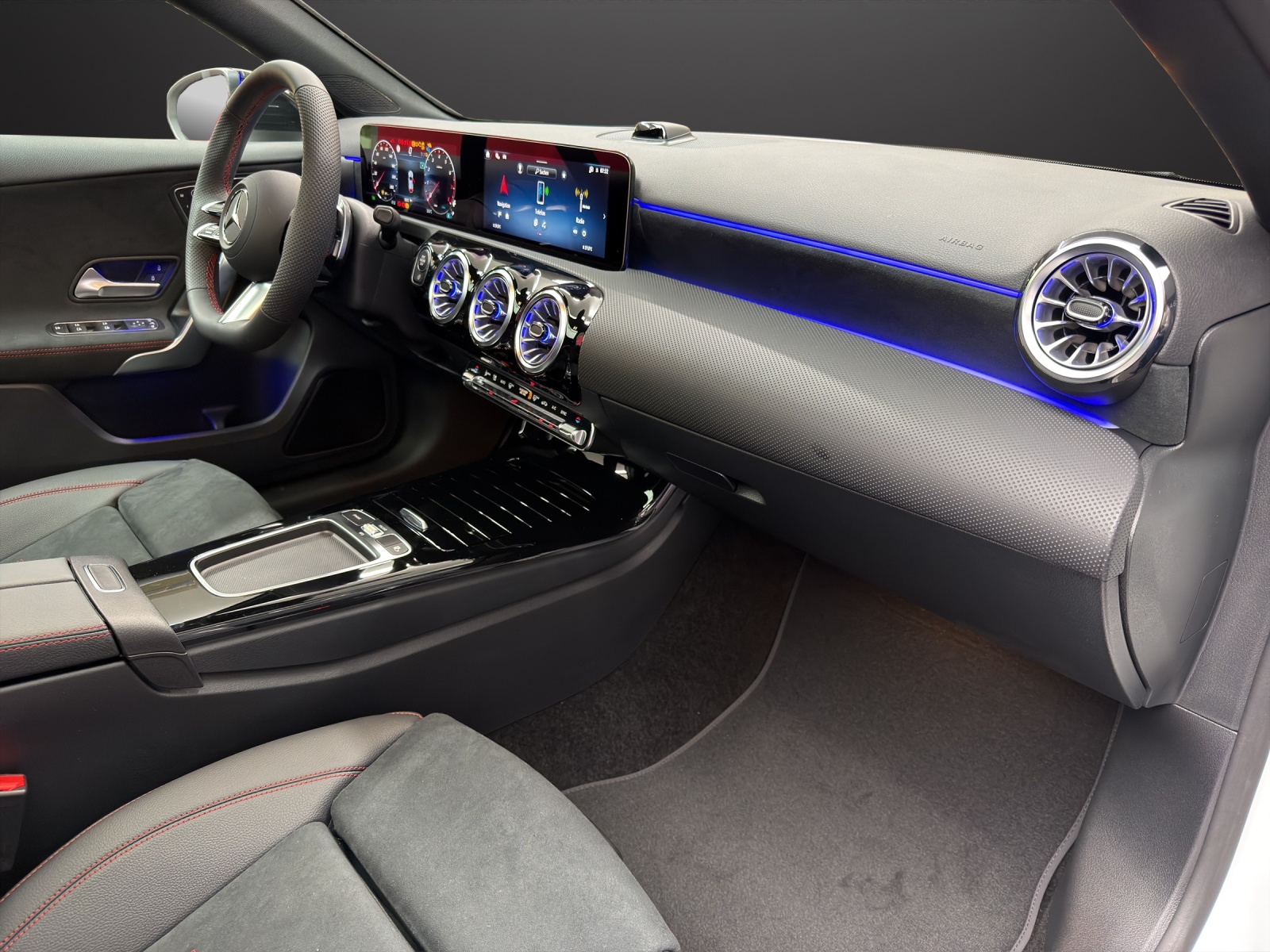 MERCEDES-BENZ A 200 Kompaktlimousine Night Star-image-8