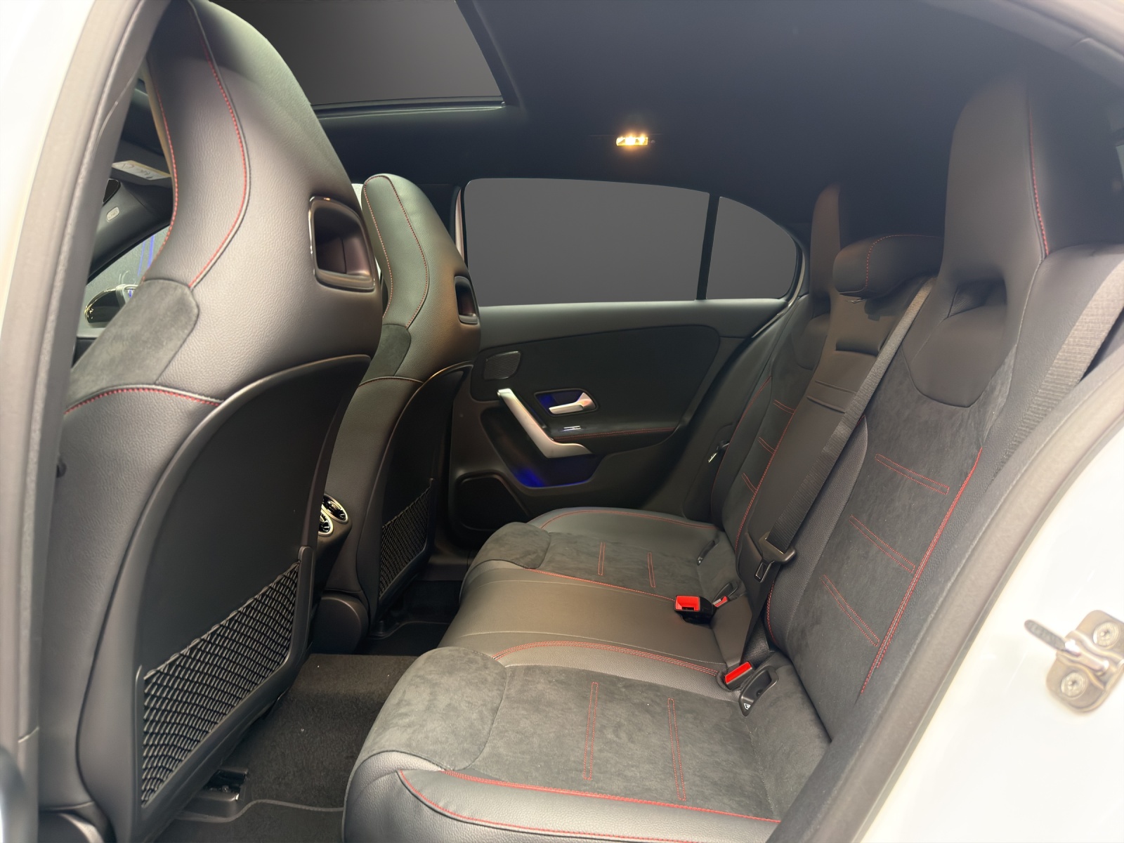 MERCEDES-BENZ A 200 Kompaktlimousine Night Star-image-10