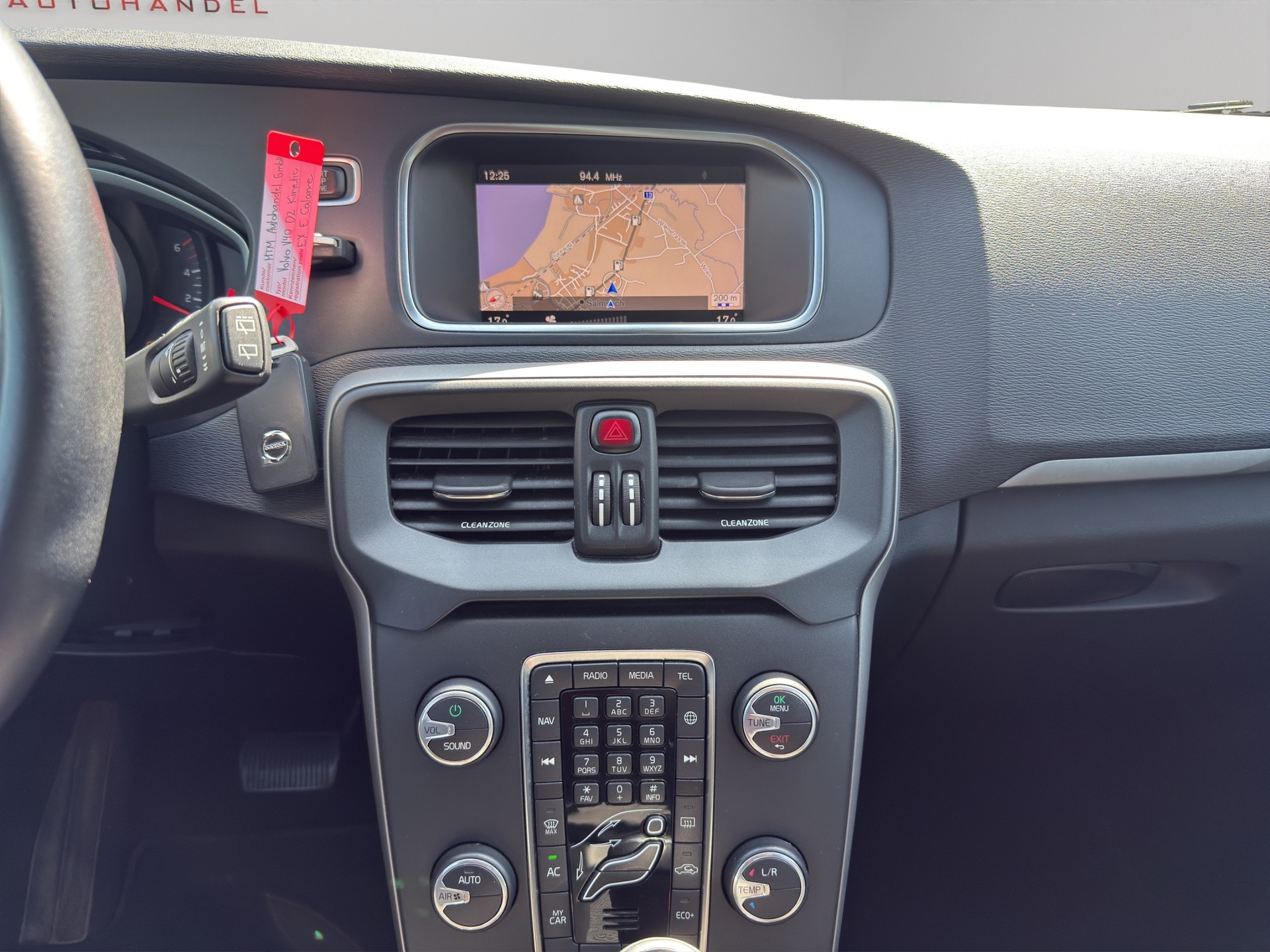 VOLVO V40 D2 Kinetic Geartronic-image-20