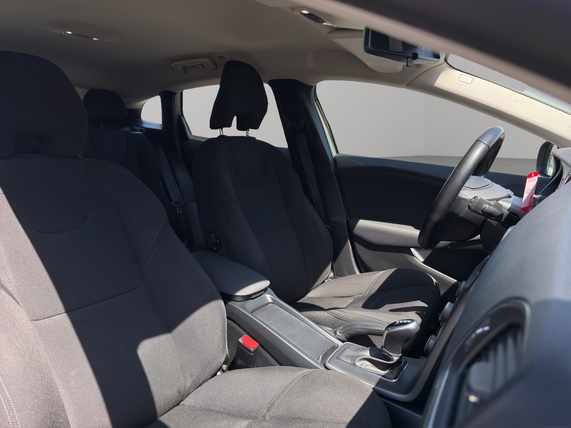 VOLVO V40 D2 Kinetic Geartronic-image-21