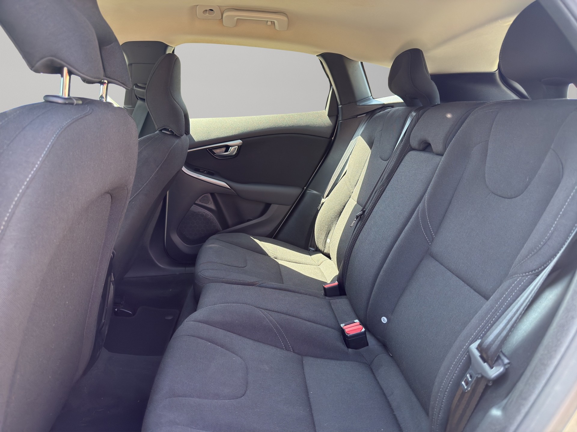 VOLVO V40 D2 Kinetic Geartronic-image-17