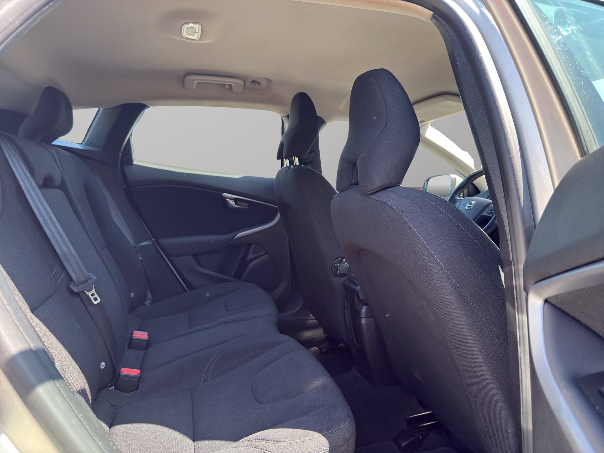 VOLVO V40 D2 Kinetic Geartronic-image-22