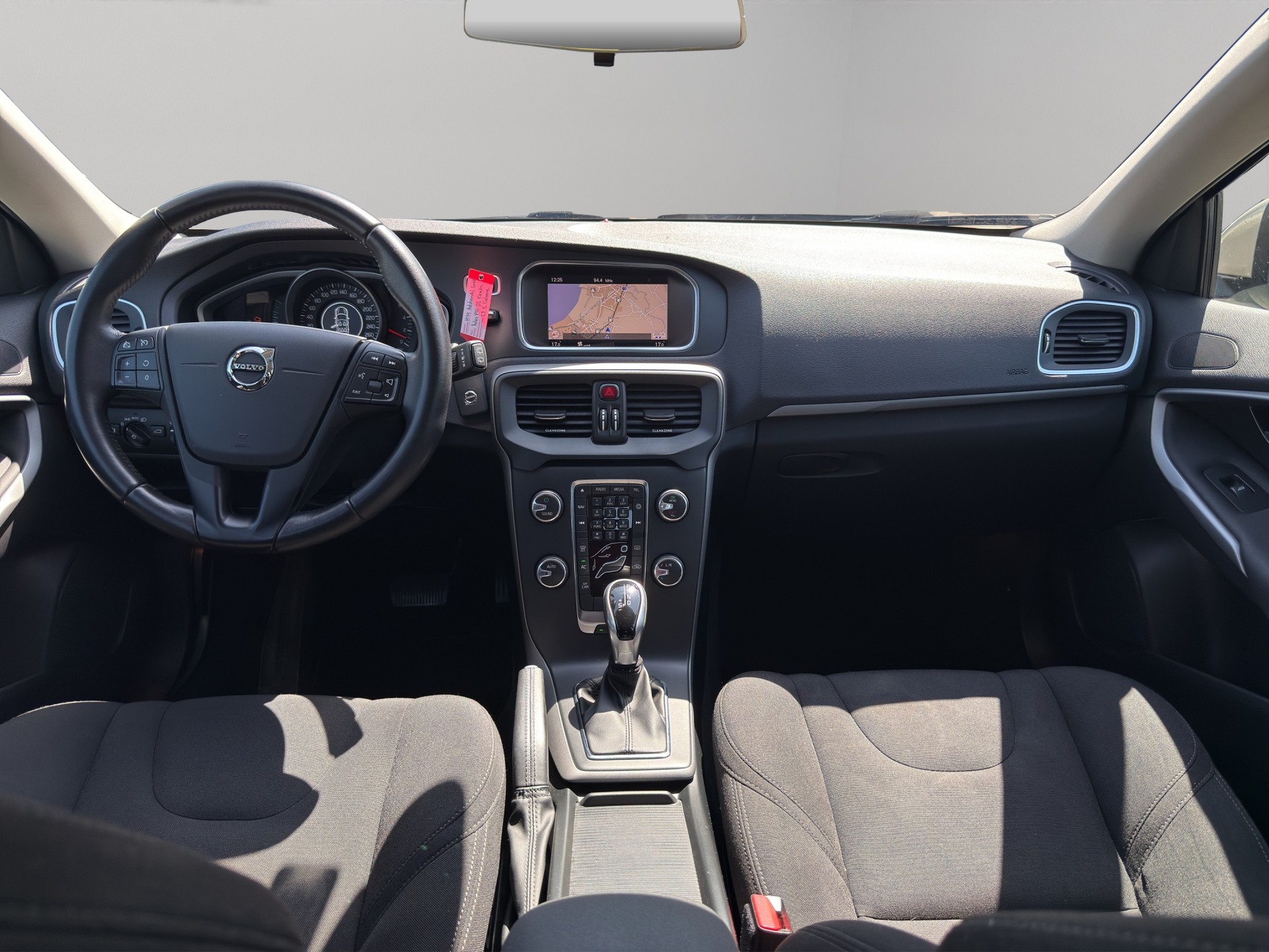 VOLVO V40 D2 Kinetic Geartronic-image-18