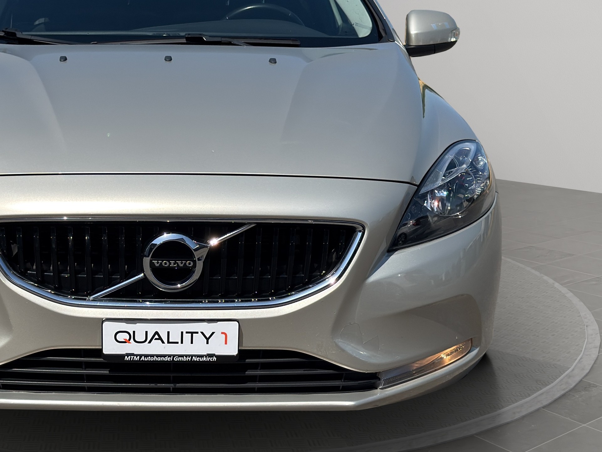 VOLVO V40 D2 Kinetic Geartronic-image-4