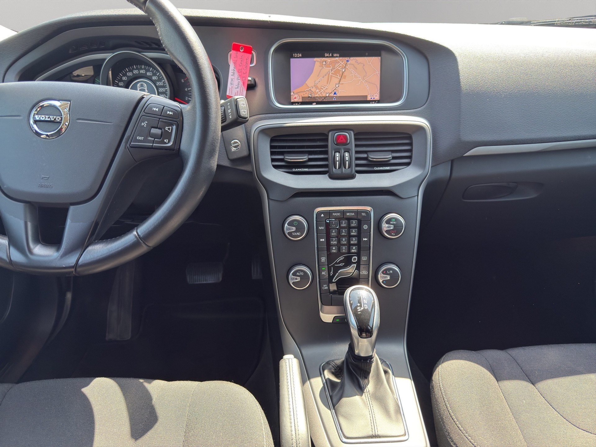 VOLVO V40 D2 Kinetic Geartronic-image-19