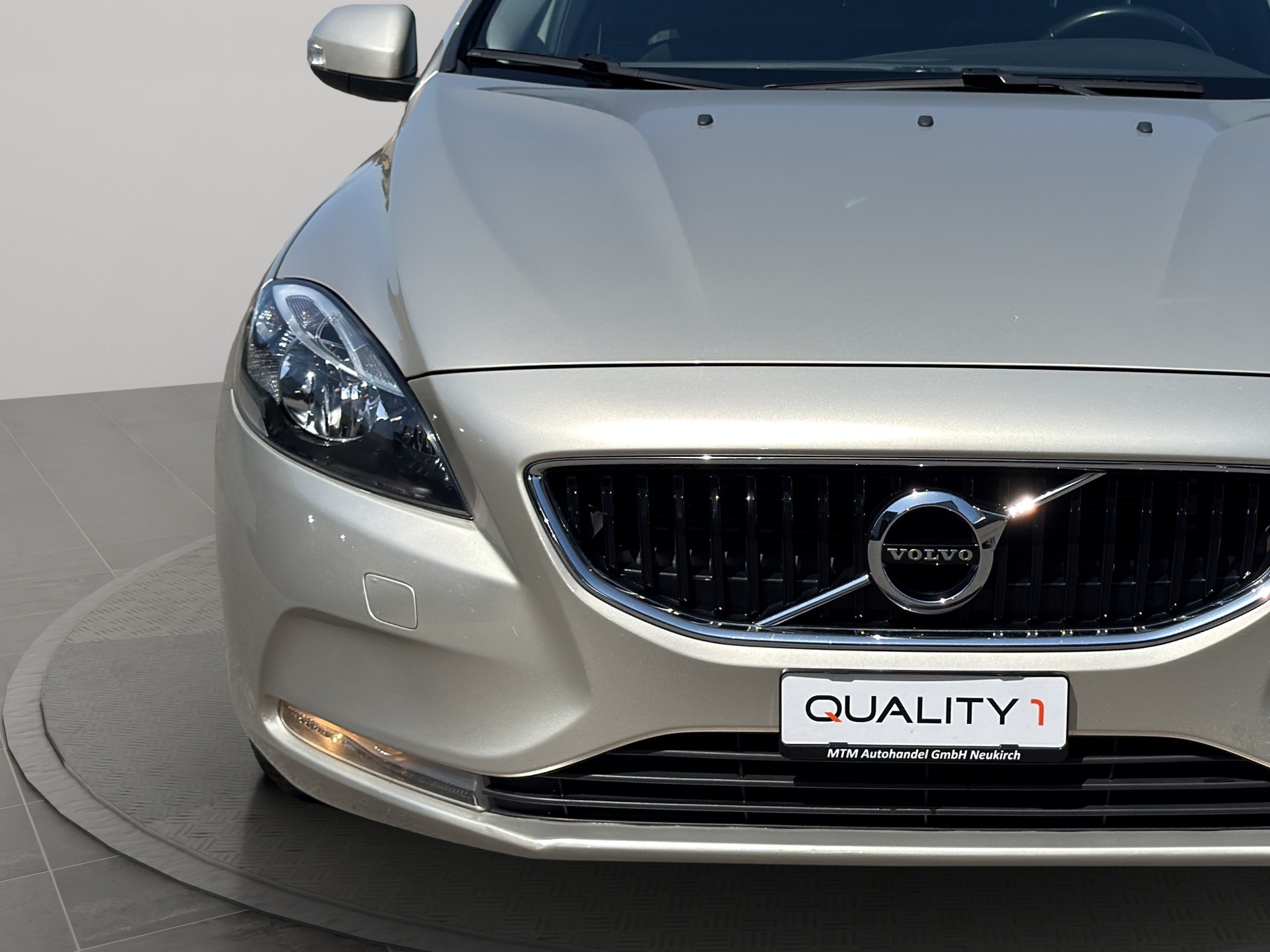VOLVO V40 D2 Kinetic Geartronic-showroom-element-3