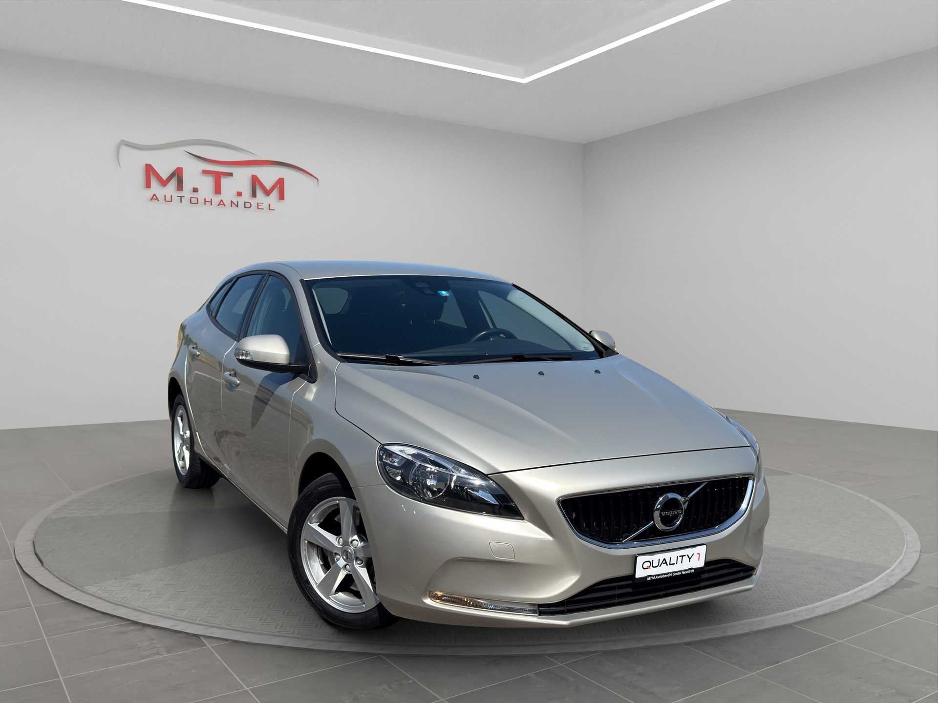 VOLVO V40 D2 Kinetic Geartronic