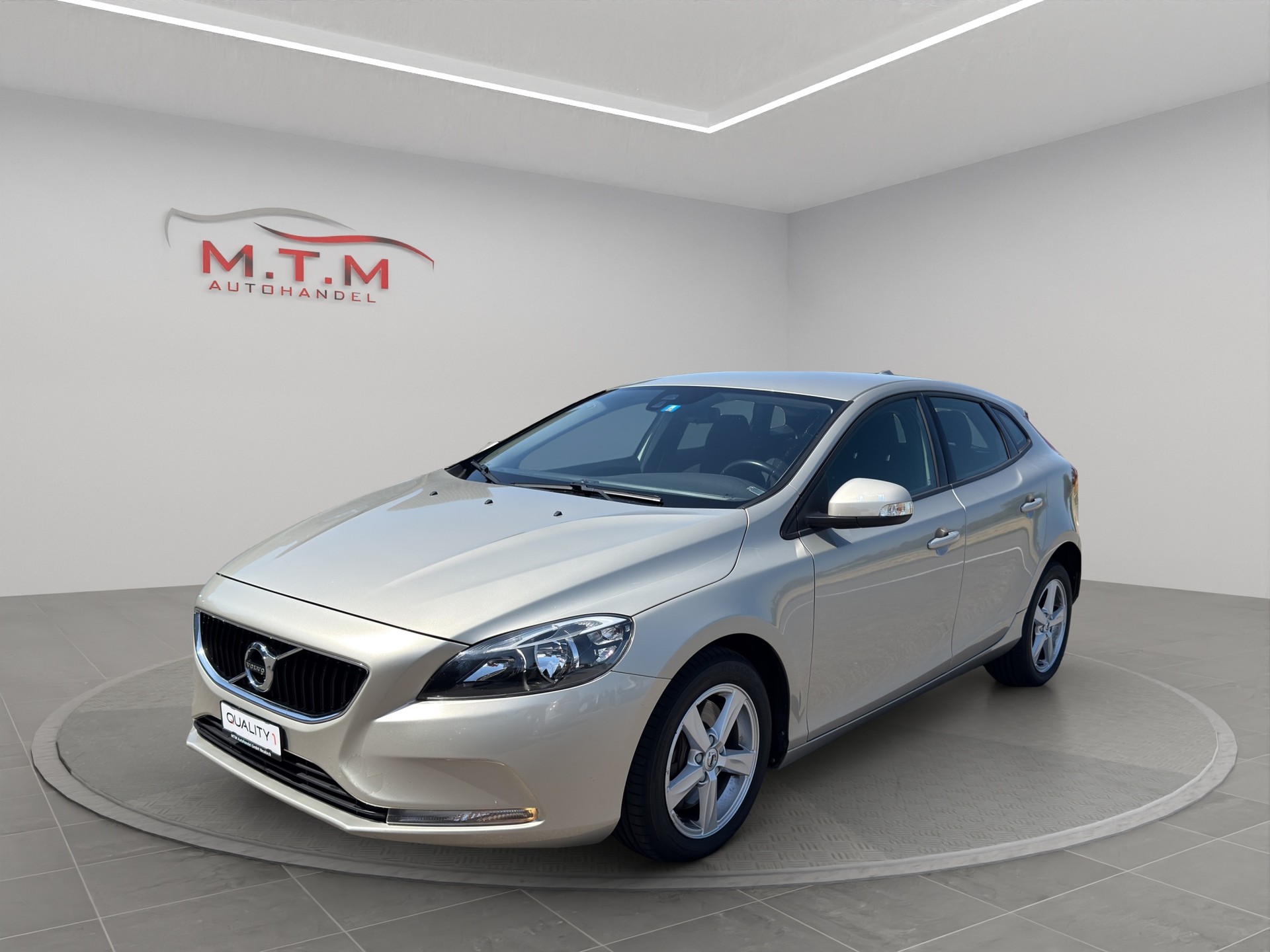 VOLVO V40 D2 Kinetic Geartronic-image-5