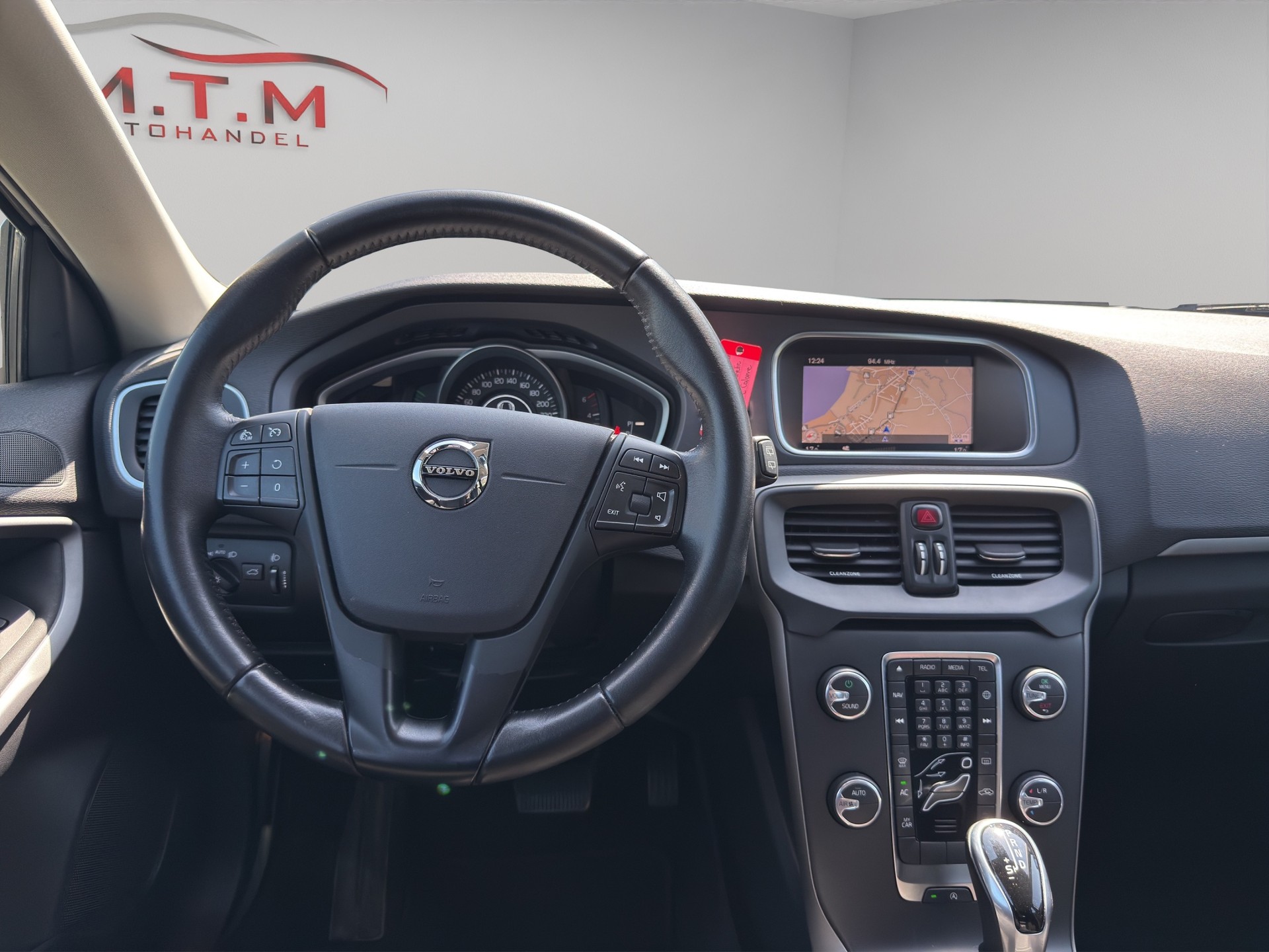 VOLVO V40 D2 Kinetic Geartronic-image-15