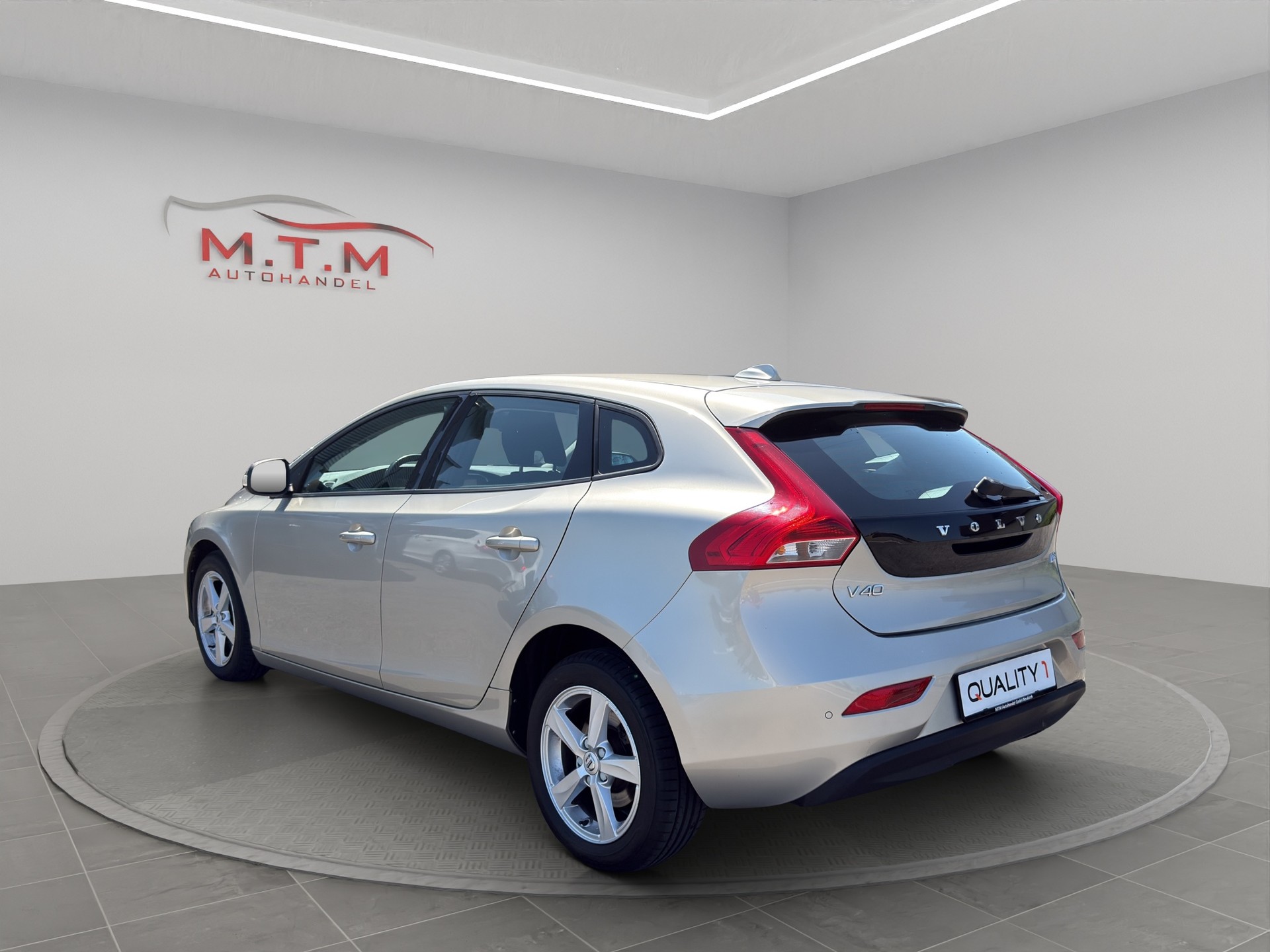 VOLVO V40 D2 Kinetic Geartronic-image-8
