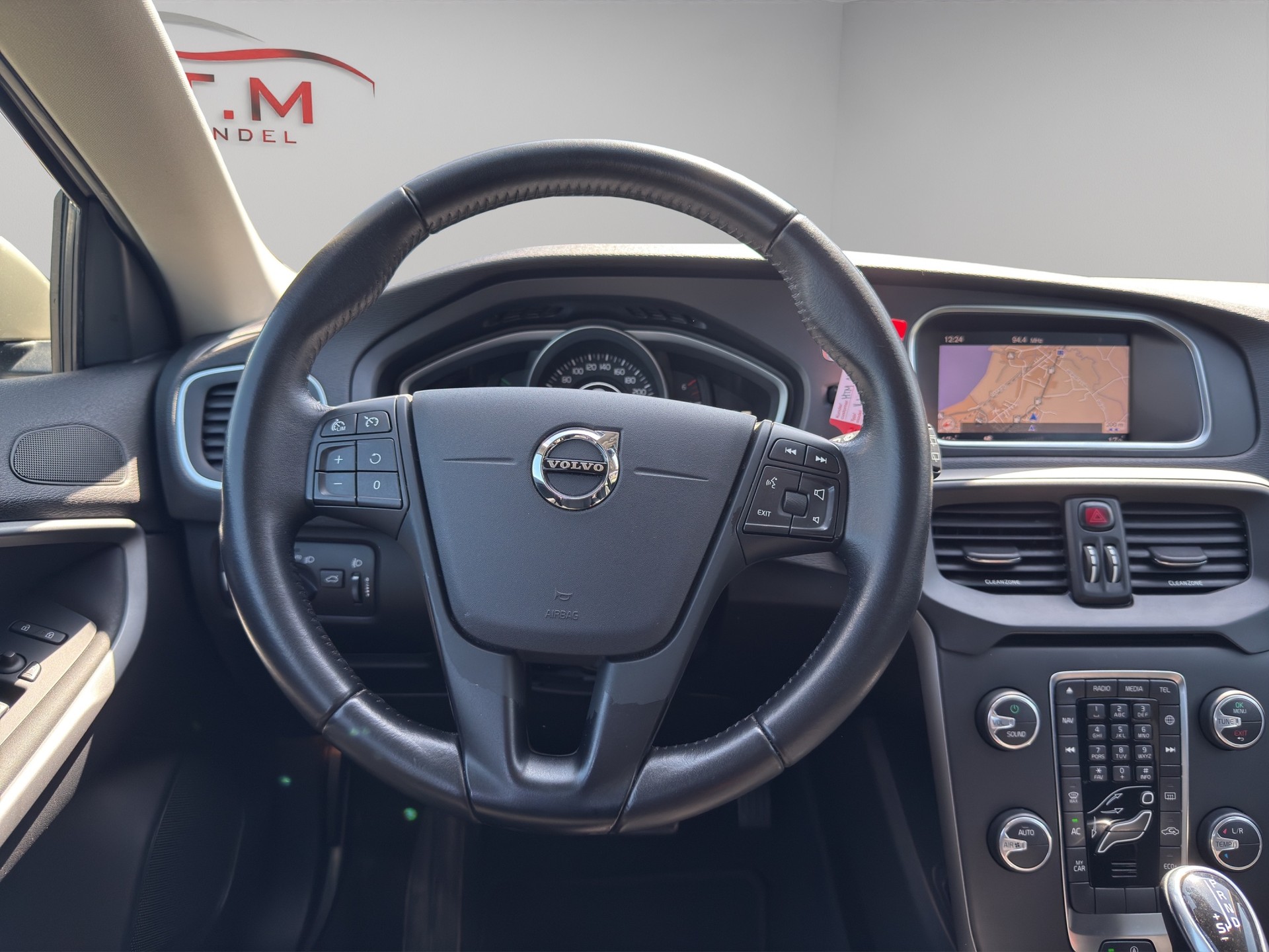 VOLVO V40 D2 Kinetic Geartronic-image-16