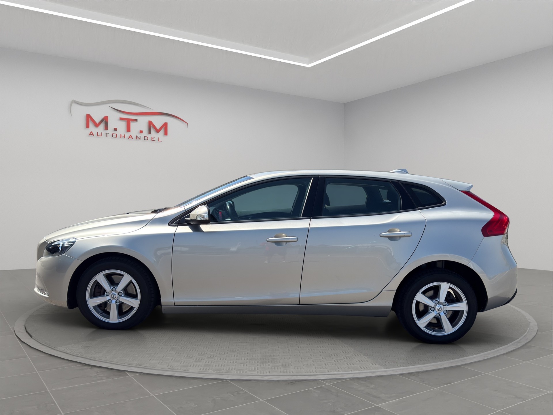 VOLVO V40 D2 Kinetic Geartronic-image-7