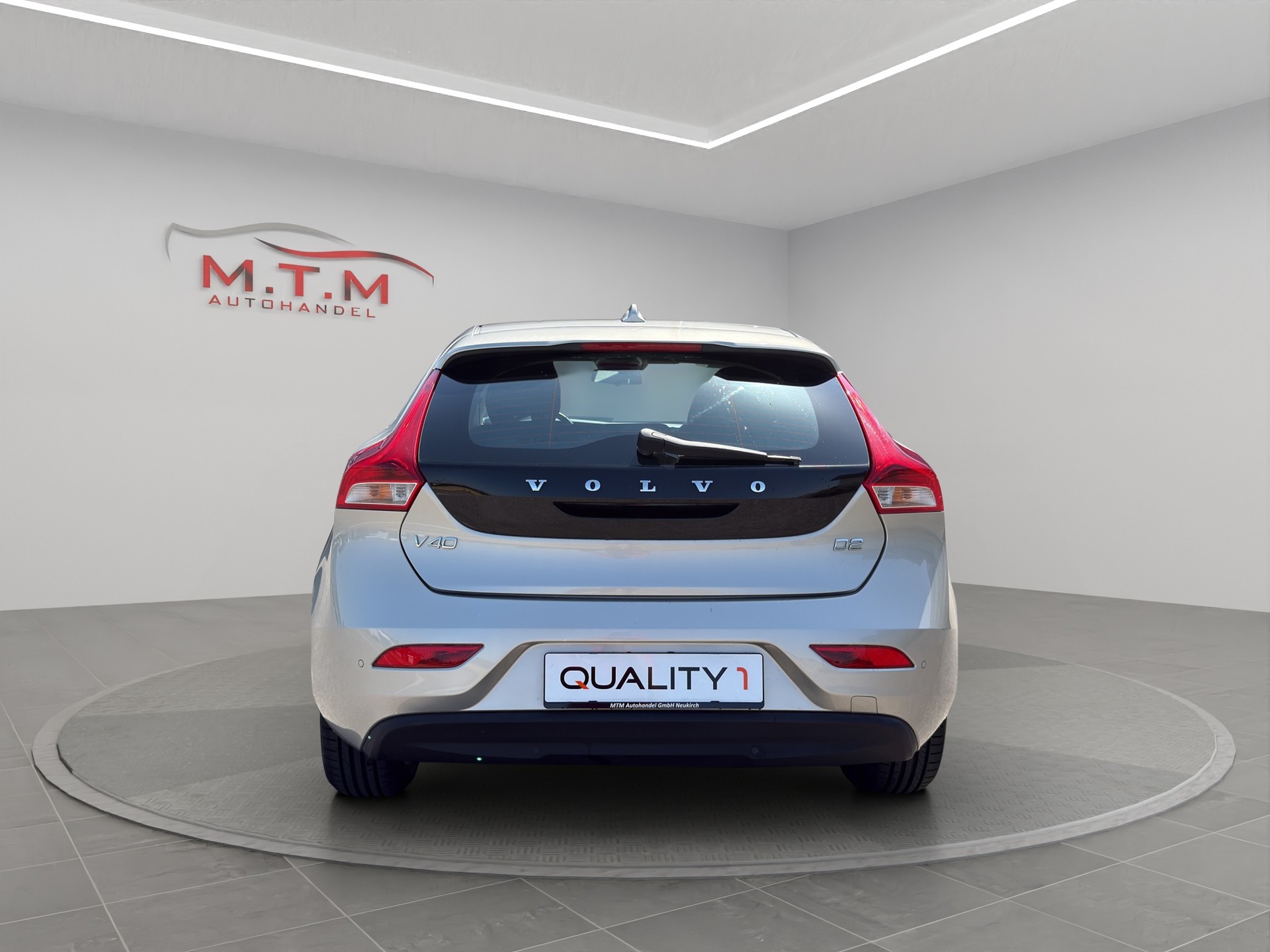 VOLVO V40 D2 Kinetic Geartronic-image-9