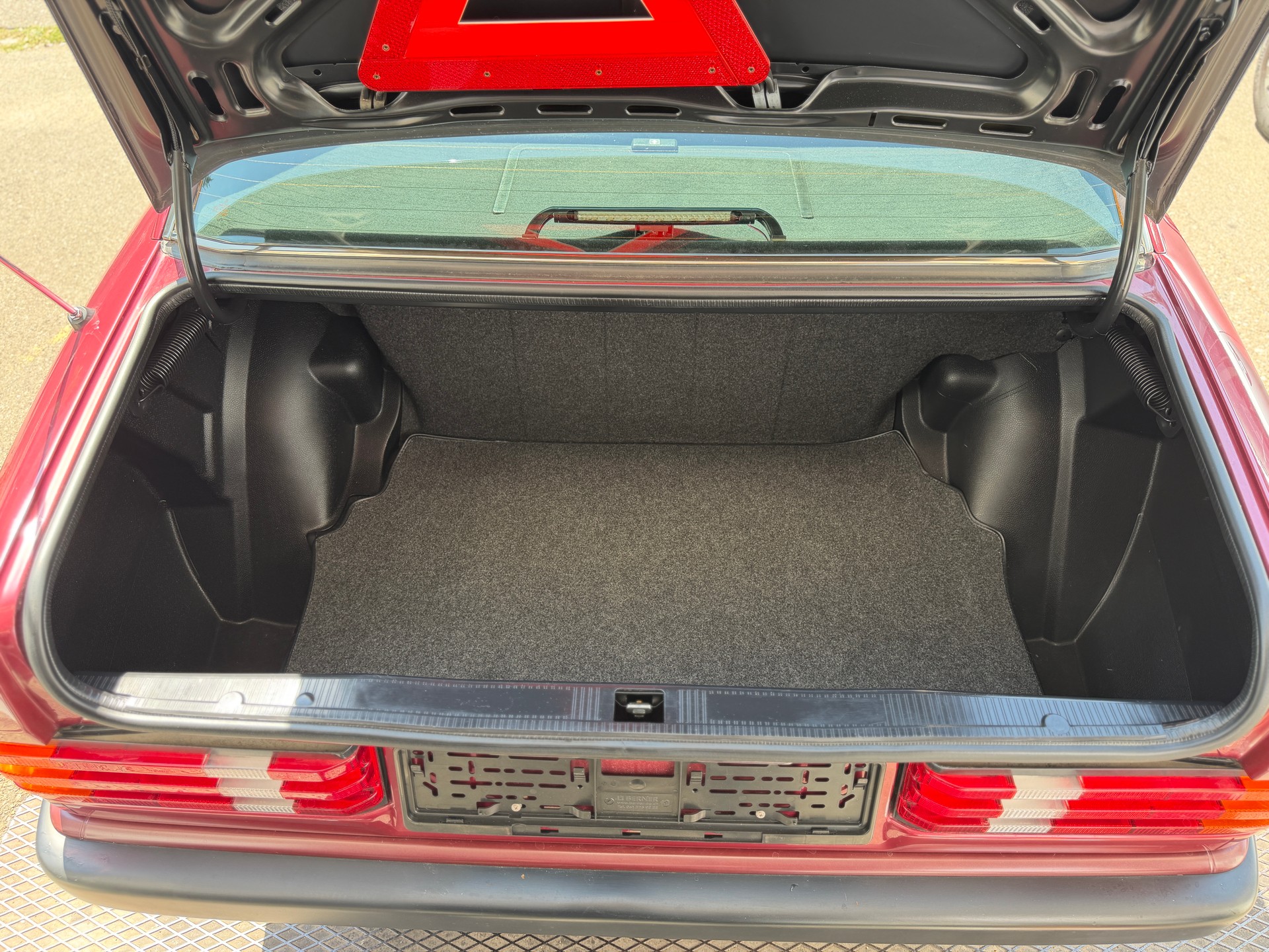 MERCEDES-BENZ 190 E 2.3 *auf Wunsch Veteran*-image-11