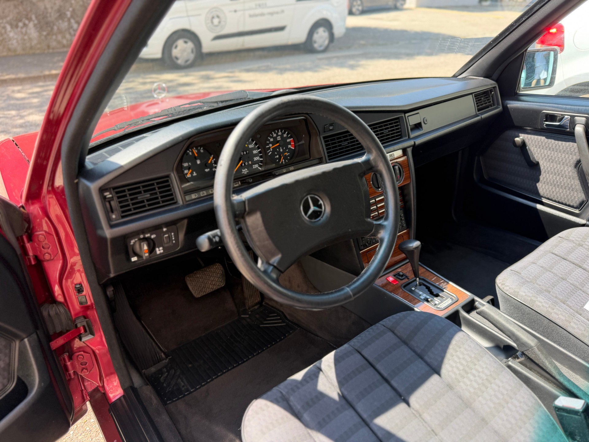 MERCEDES-BENZ 190 E 2.3 *auf Wunsch Veteran*-image-4