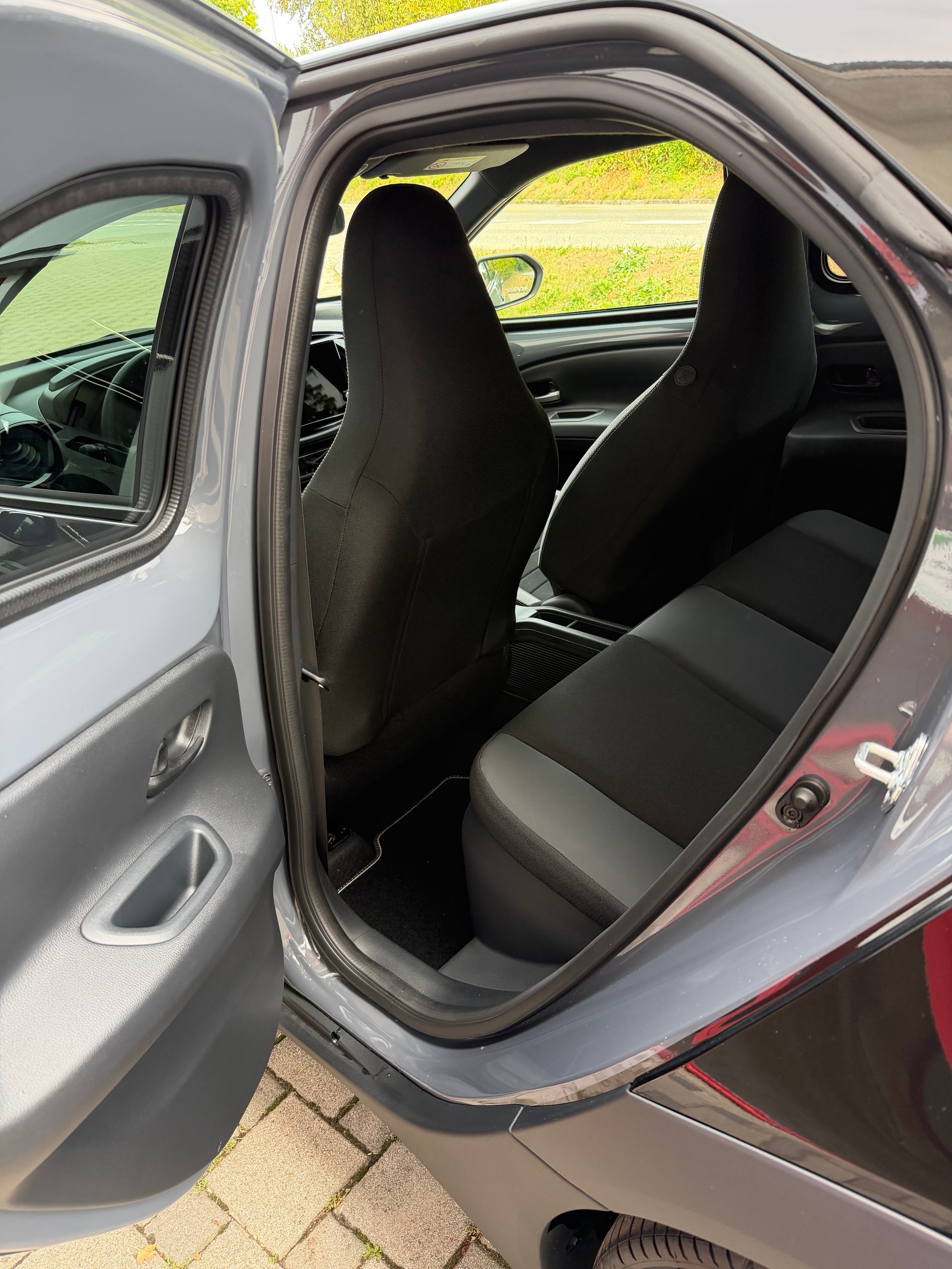 TOYOTA Aygo X 1.5 GR Sport e-CVT-image-5