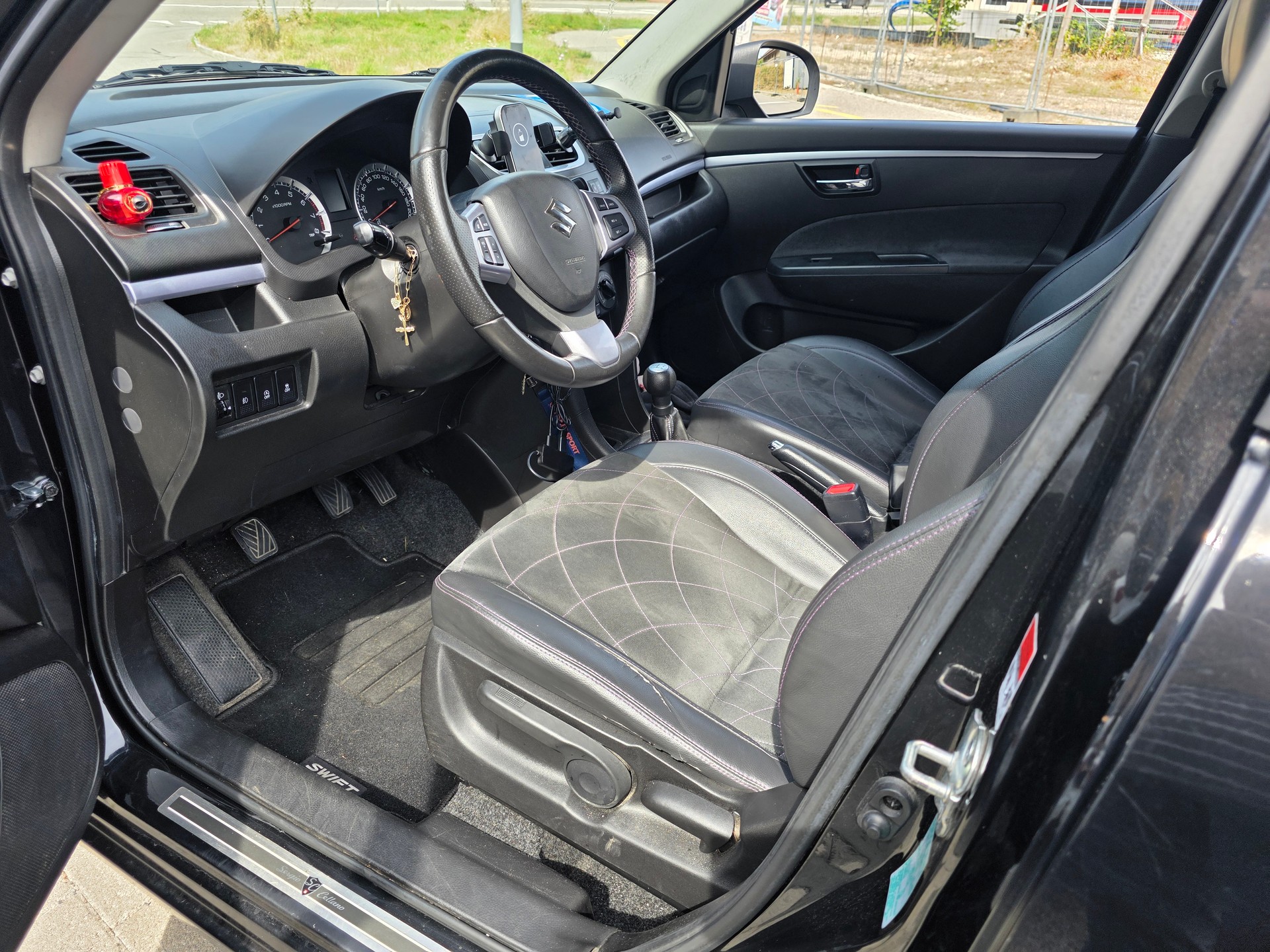 SUZUKI Swift 1.2i 16V Sergio Cellano 4x4-image-2
