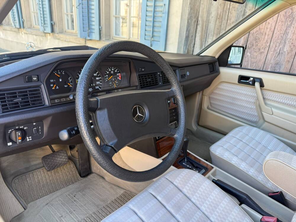 MERCEDES-BENZ 190 E 2.3-image-10