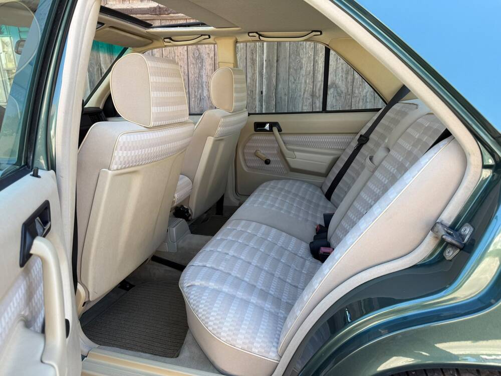 MERCEDES-BENZ 190 E 2.3-image-7