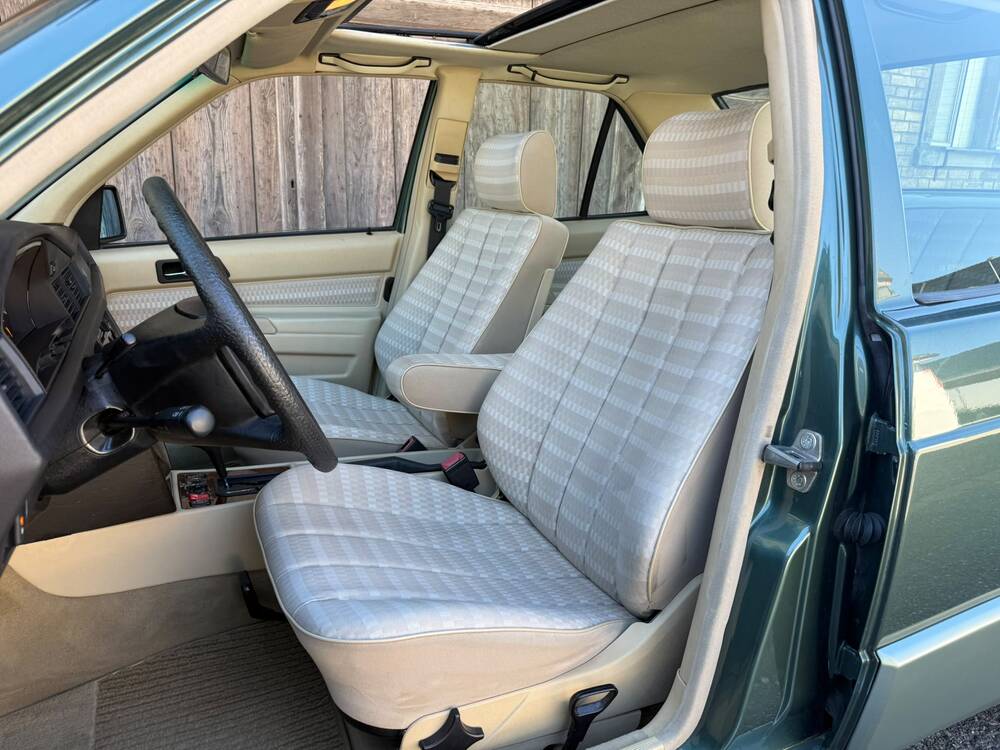 MERCEDES-BENZ 190 E 2.3-image-4