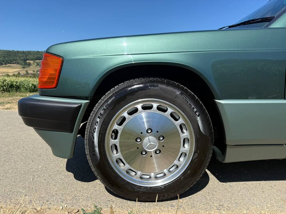 MERCEDES-BENZ 190 E 2.3-image-14