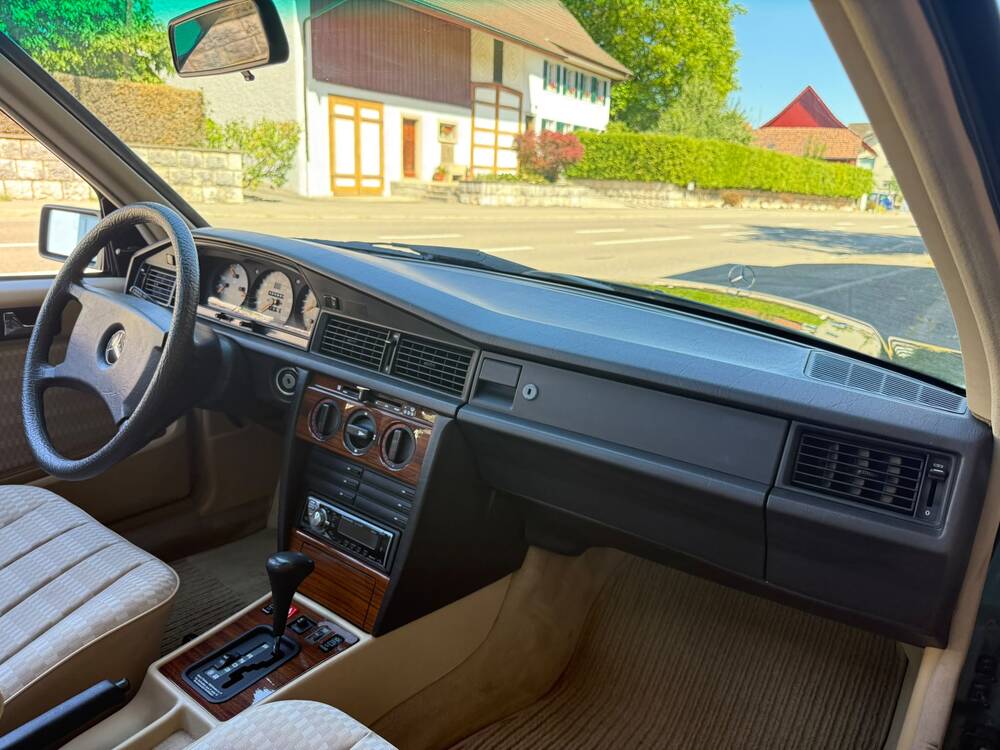 MERCEDES-BENZ 190 E 2.3-image-11