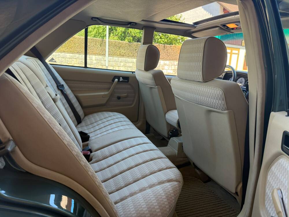 MERCEDES-BENZ 190 E 2.3-image-8