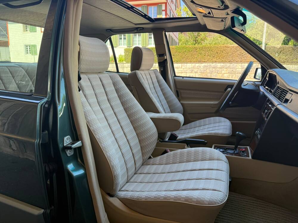 MERCEDES-BENZ 190 E 2.3-image-6