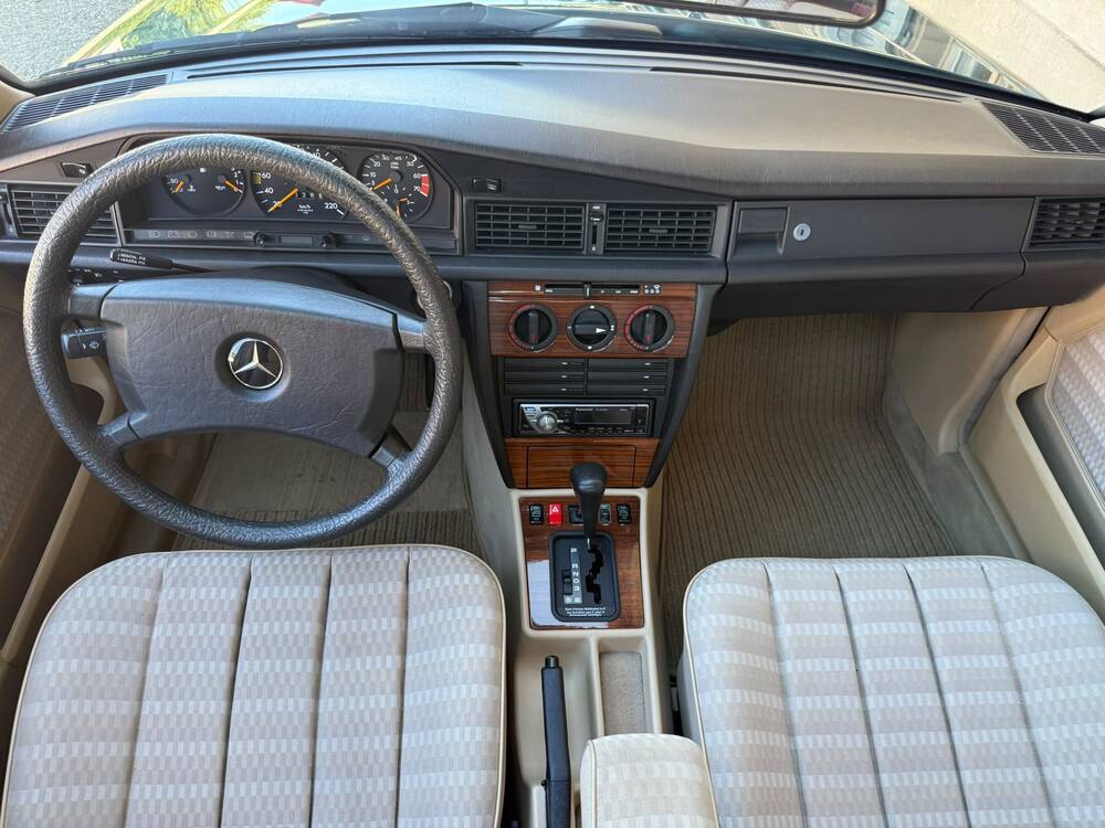 MERCEDES-BENZ 190 E 2.3-image-9