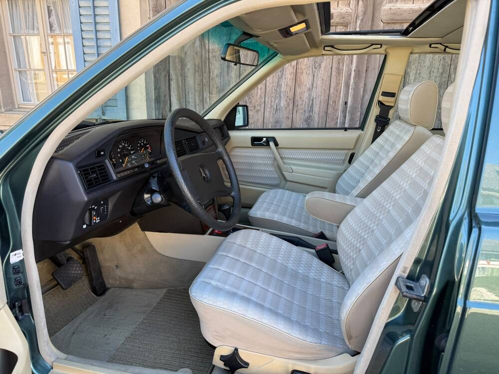 MERCEDES-BENZ 190 E 2.3-image-3